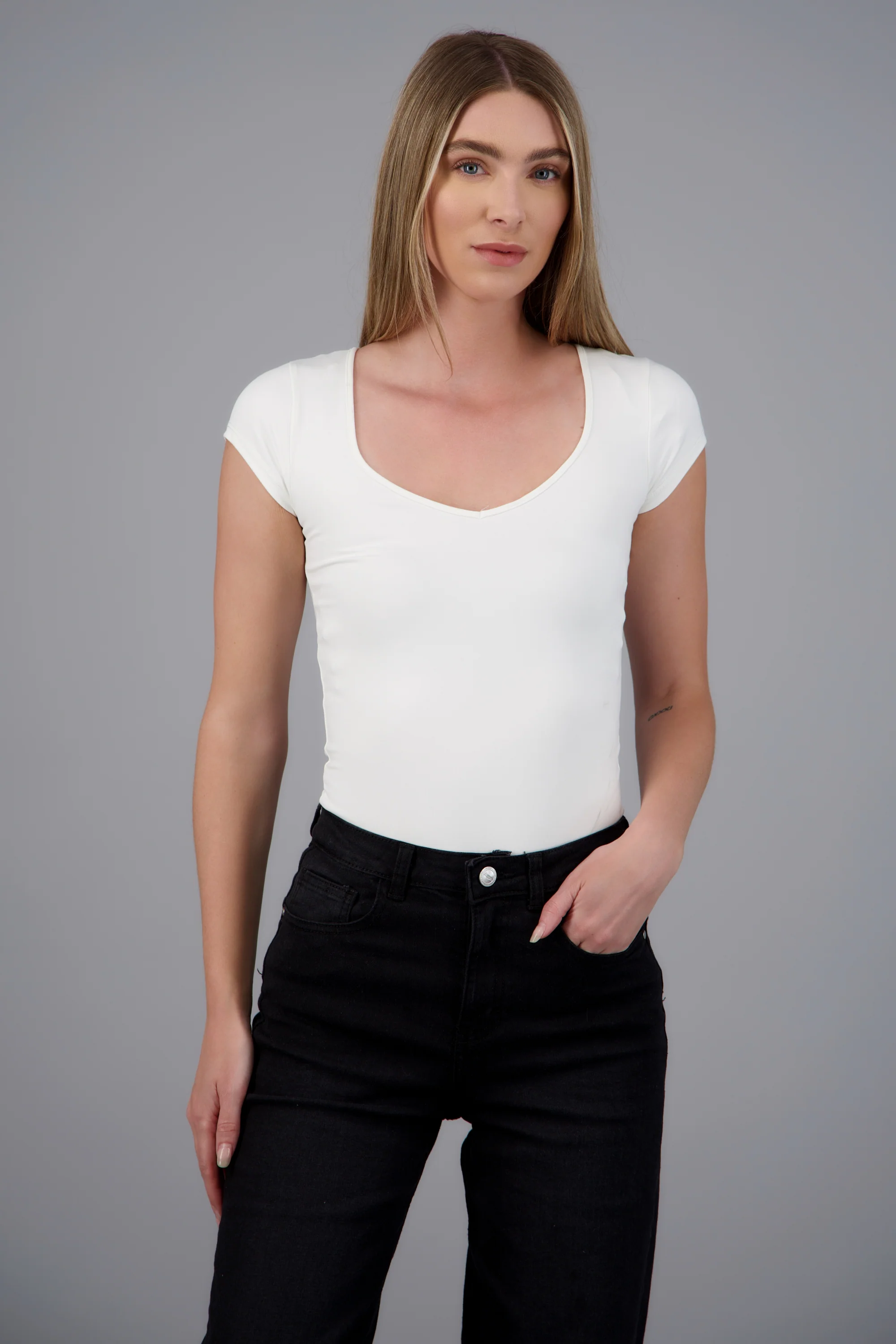 Playera manga corta escote en V