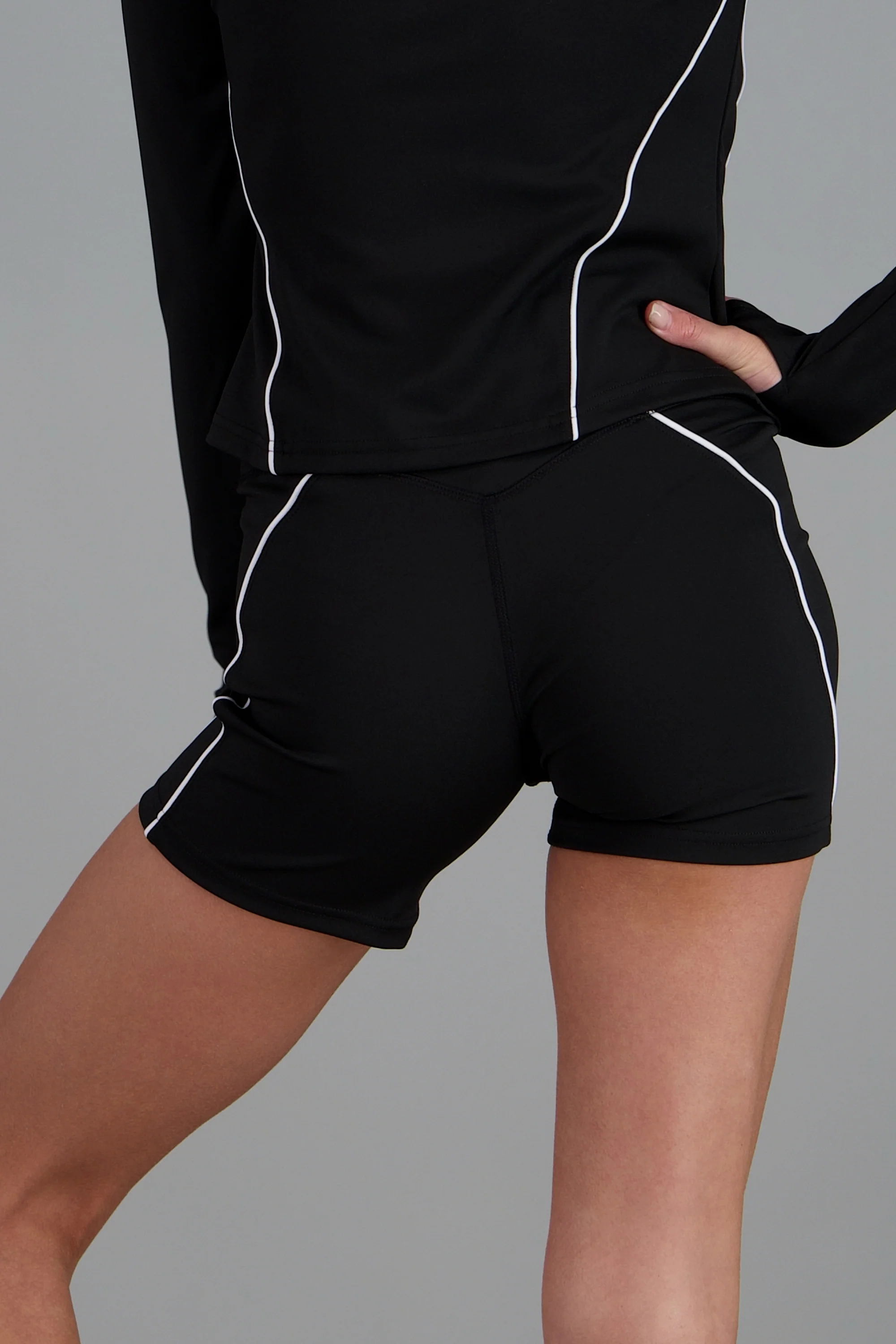 Short deportivo con contrastes - Image 5