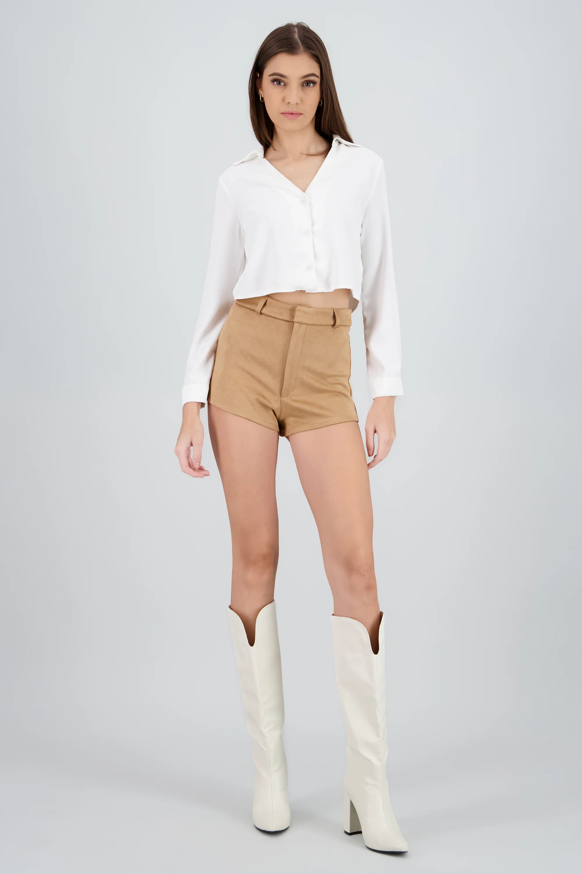 Short mini de suede con pretina lisa