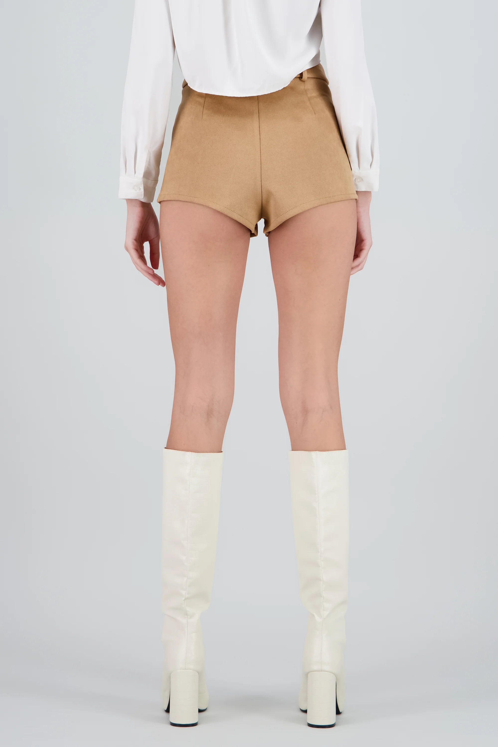 Short mini de suede con pretina lisa - Image 4
