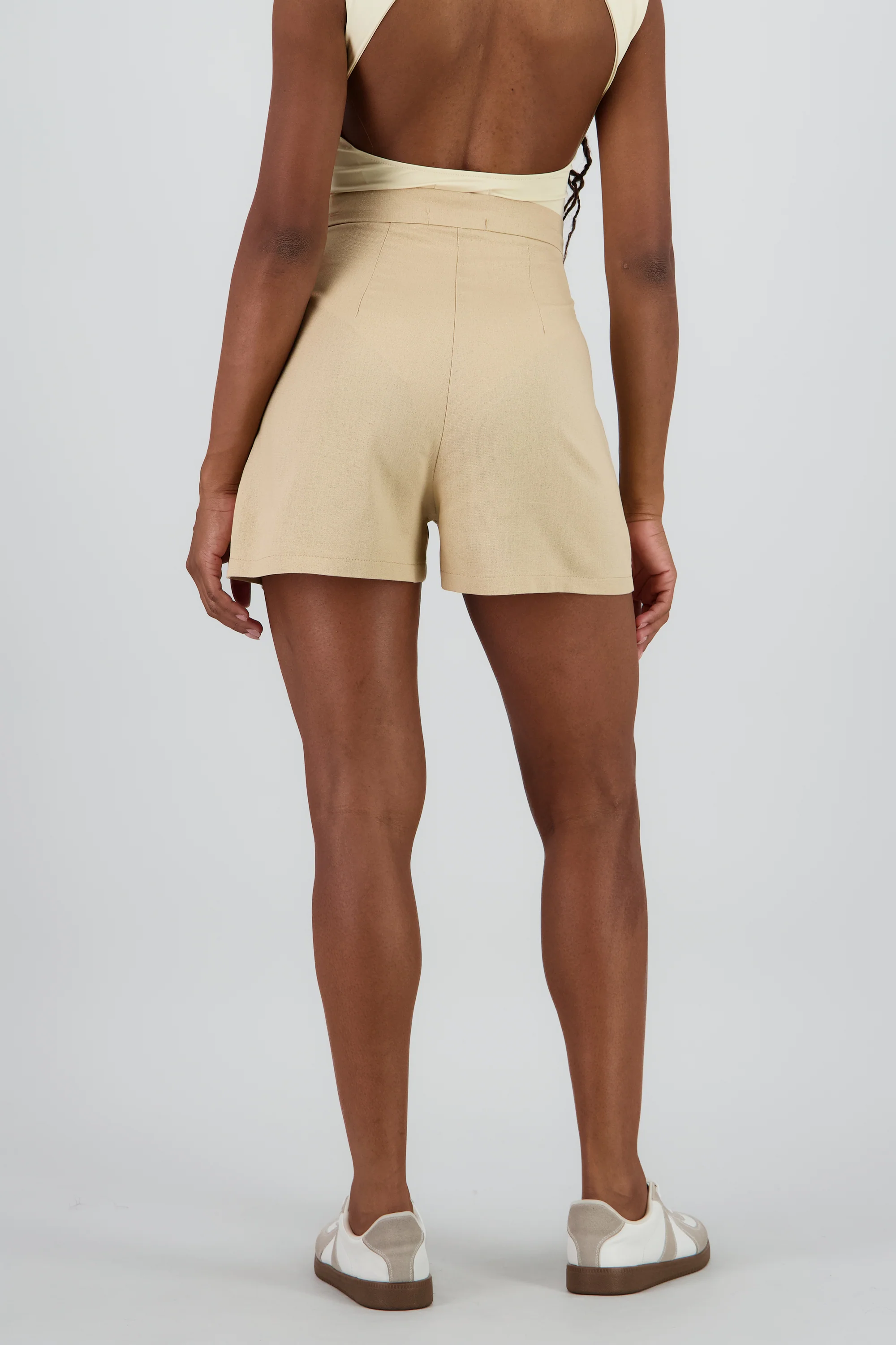 Shorts lisos detalle pinzas - Image 4