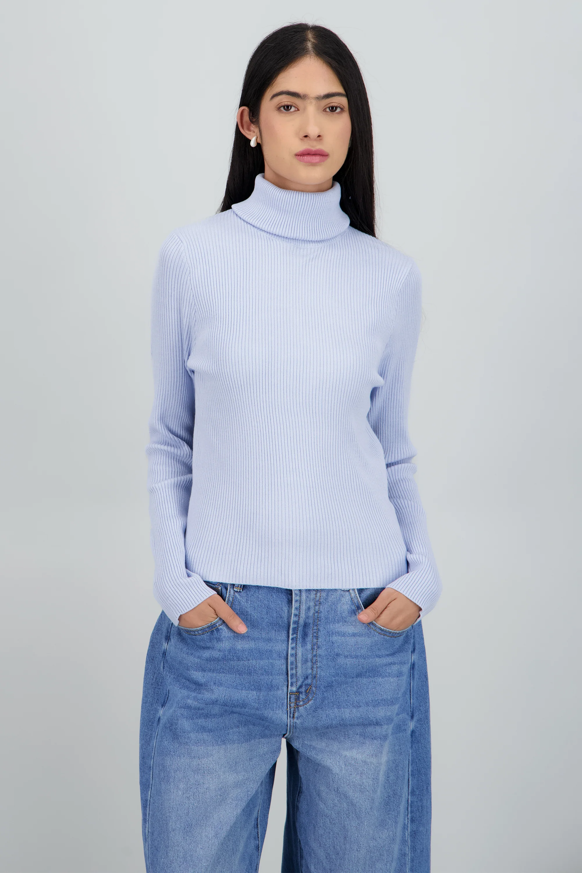 Sueter acanalado con cuello alto
