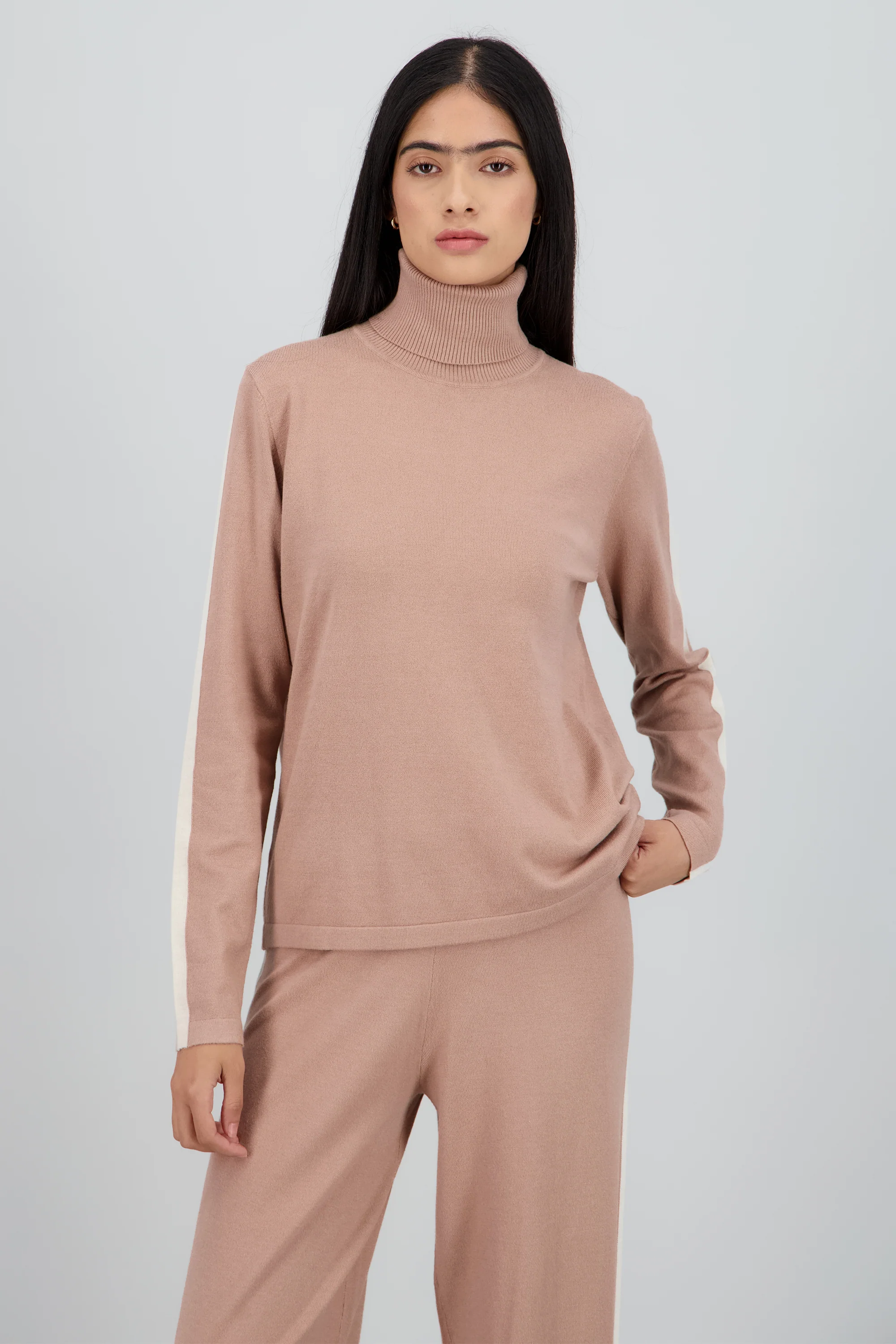 Sueter cuello alto detalle raya