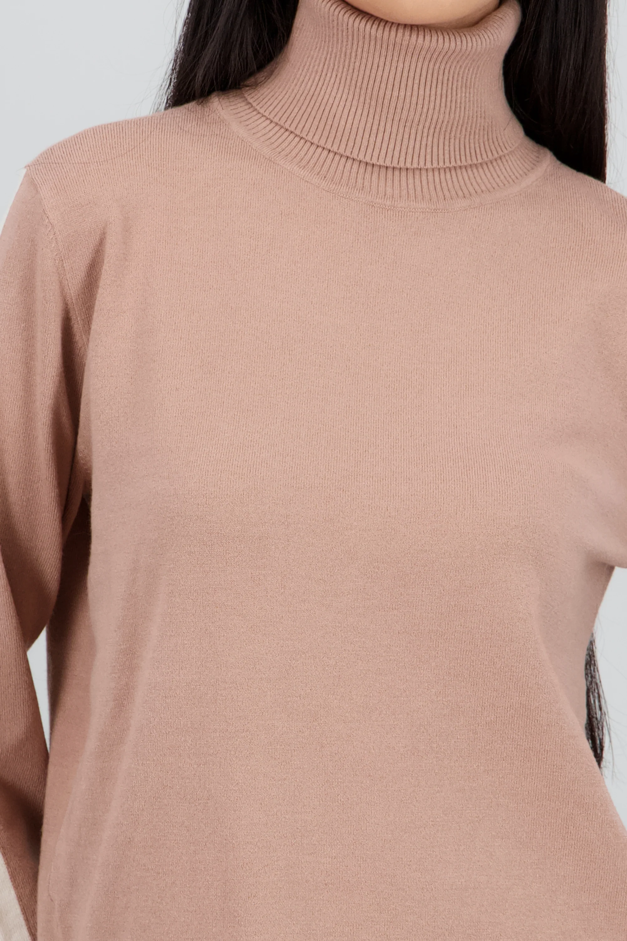 Sueter cuello alto detalle raya - Image 5