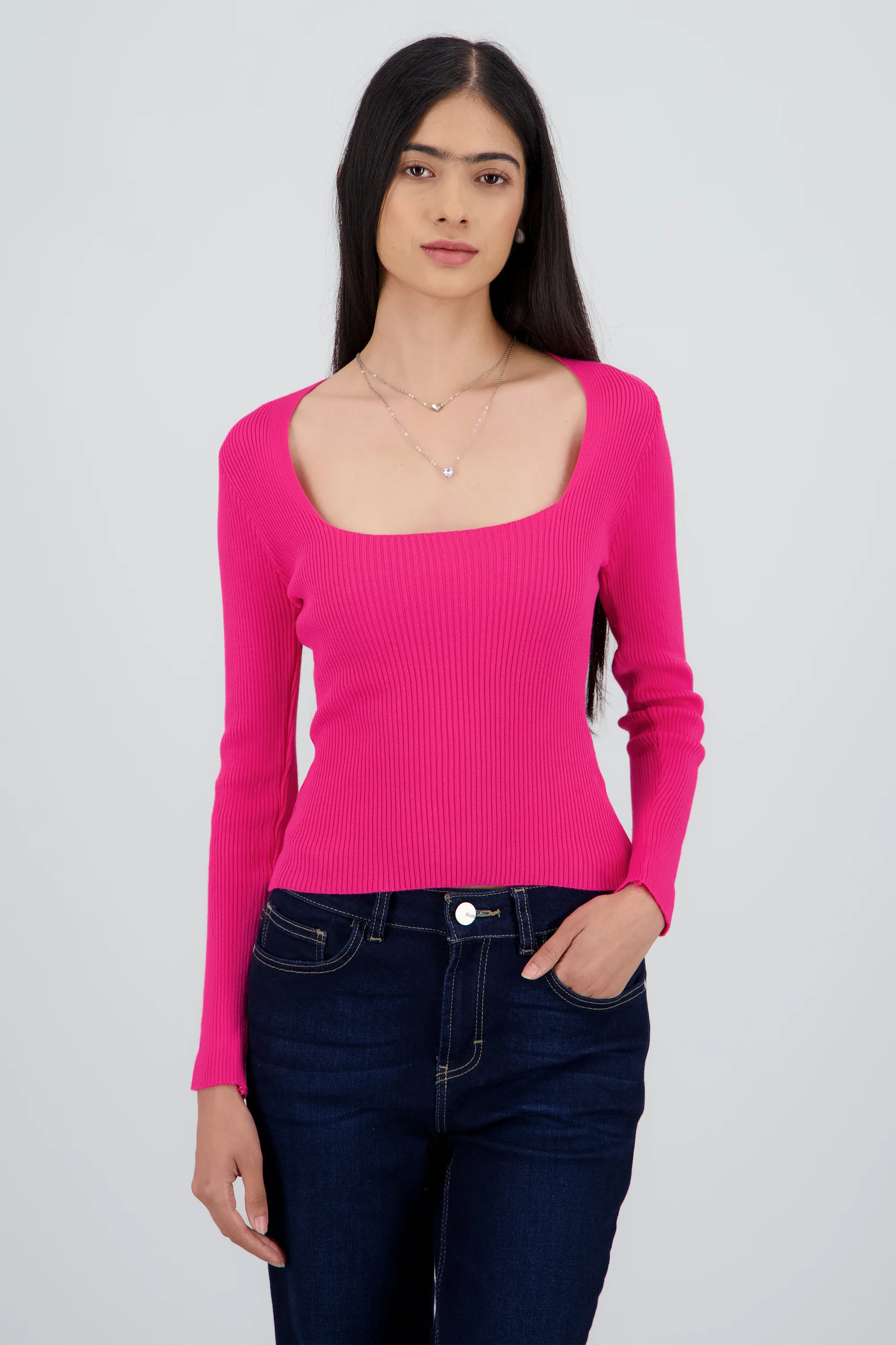 Sueter tejido de cuello cuadrado liso