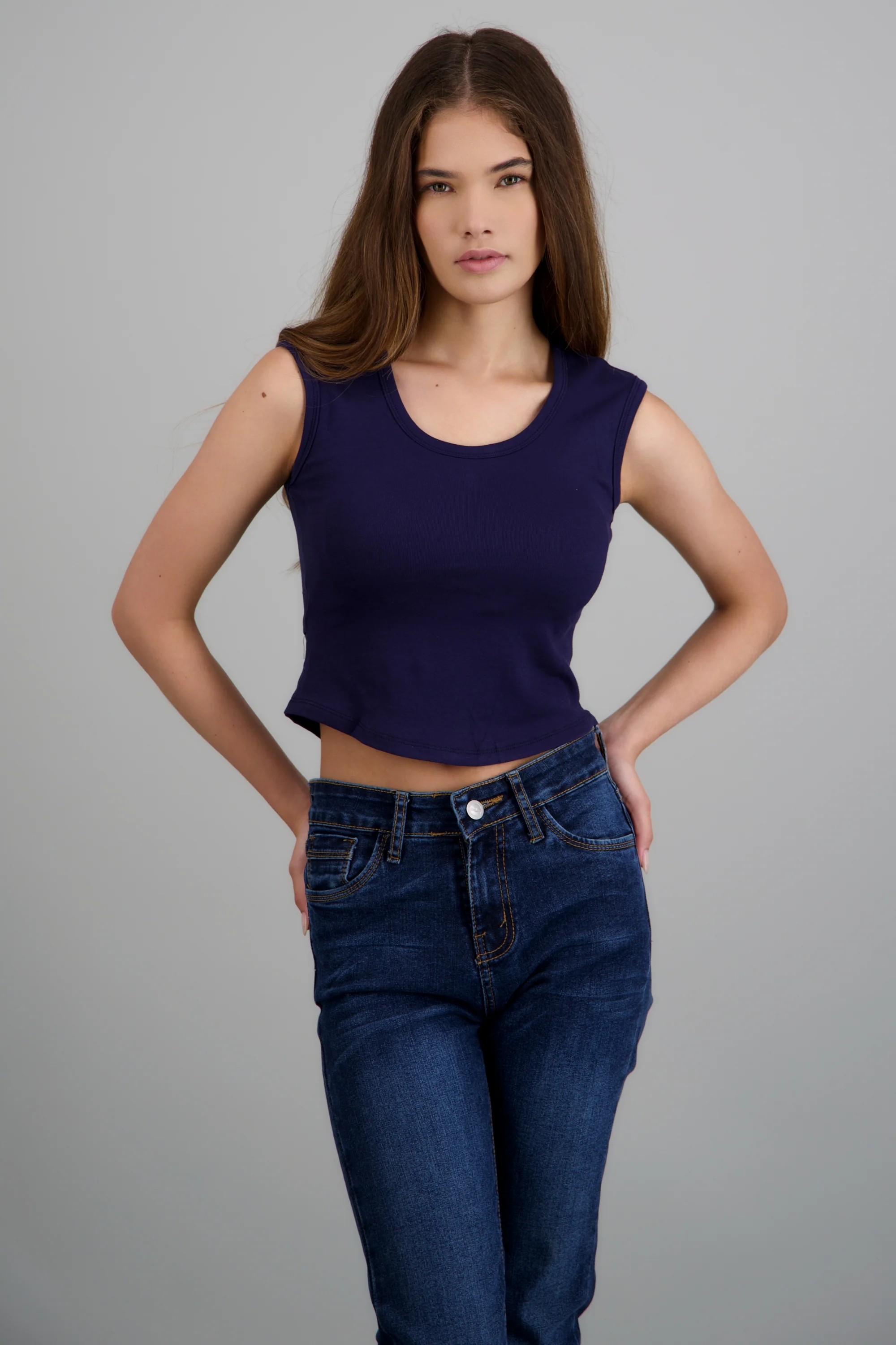 Tank top cuello redondo detalle copas