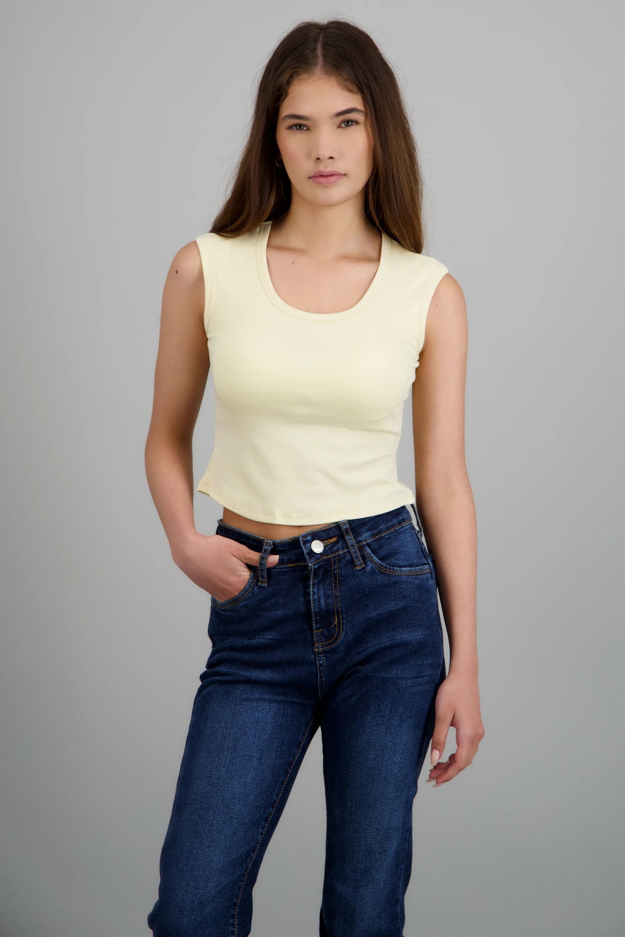 Tank top cuello redondo detalle copas