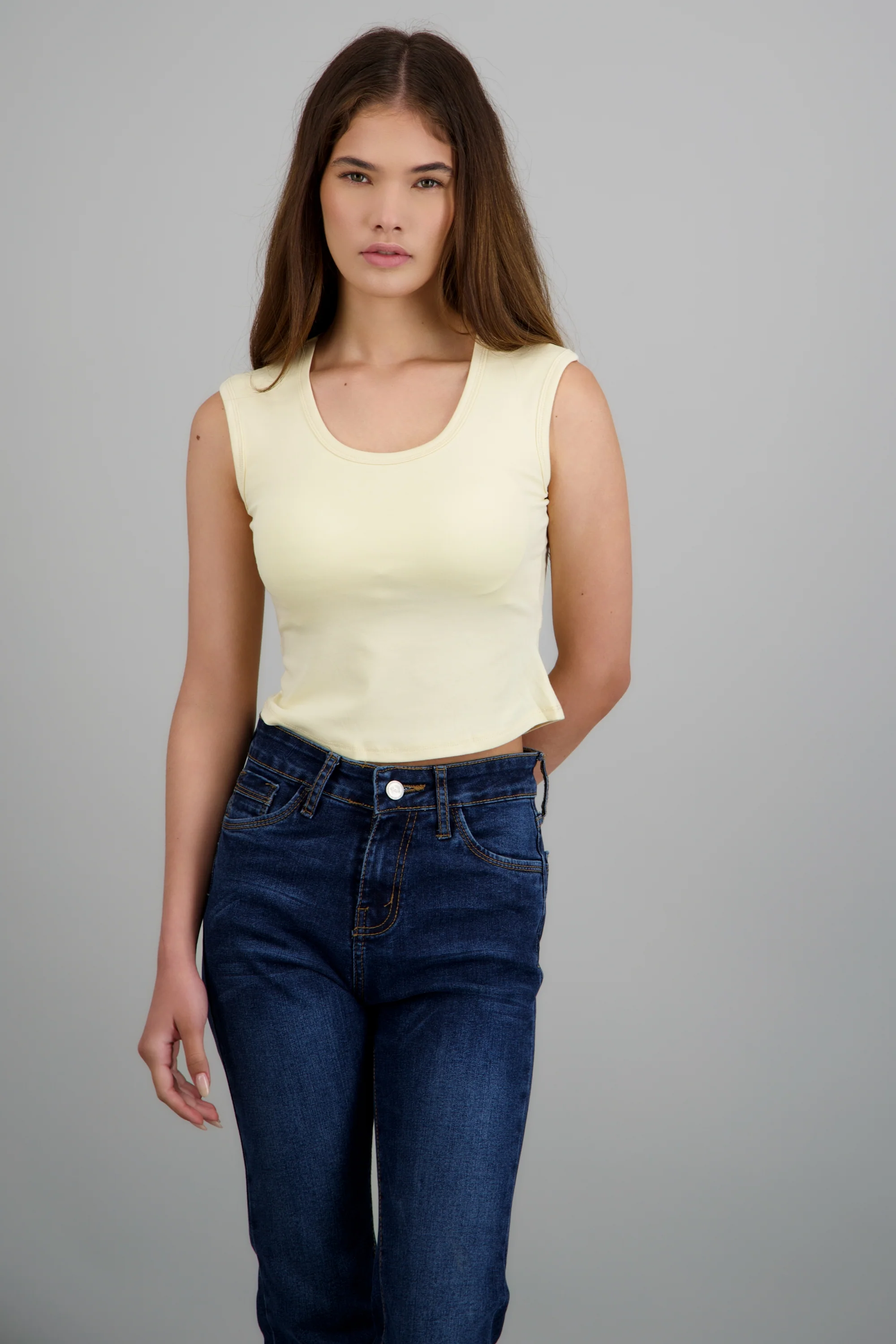 Tank top cuello redondo detalle copas - Image 2