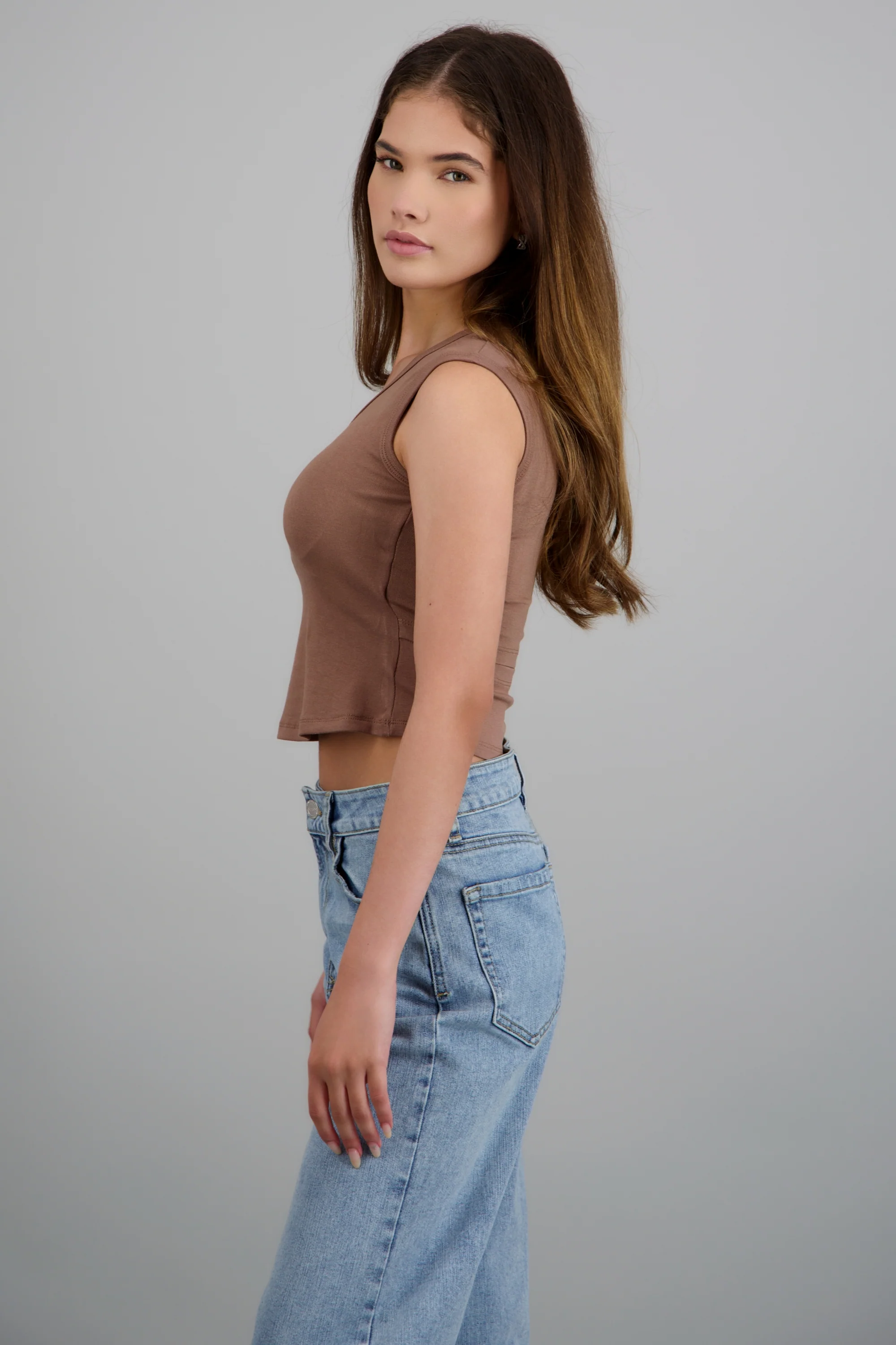 Tank top cuello redondo detalle copas - Image 3