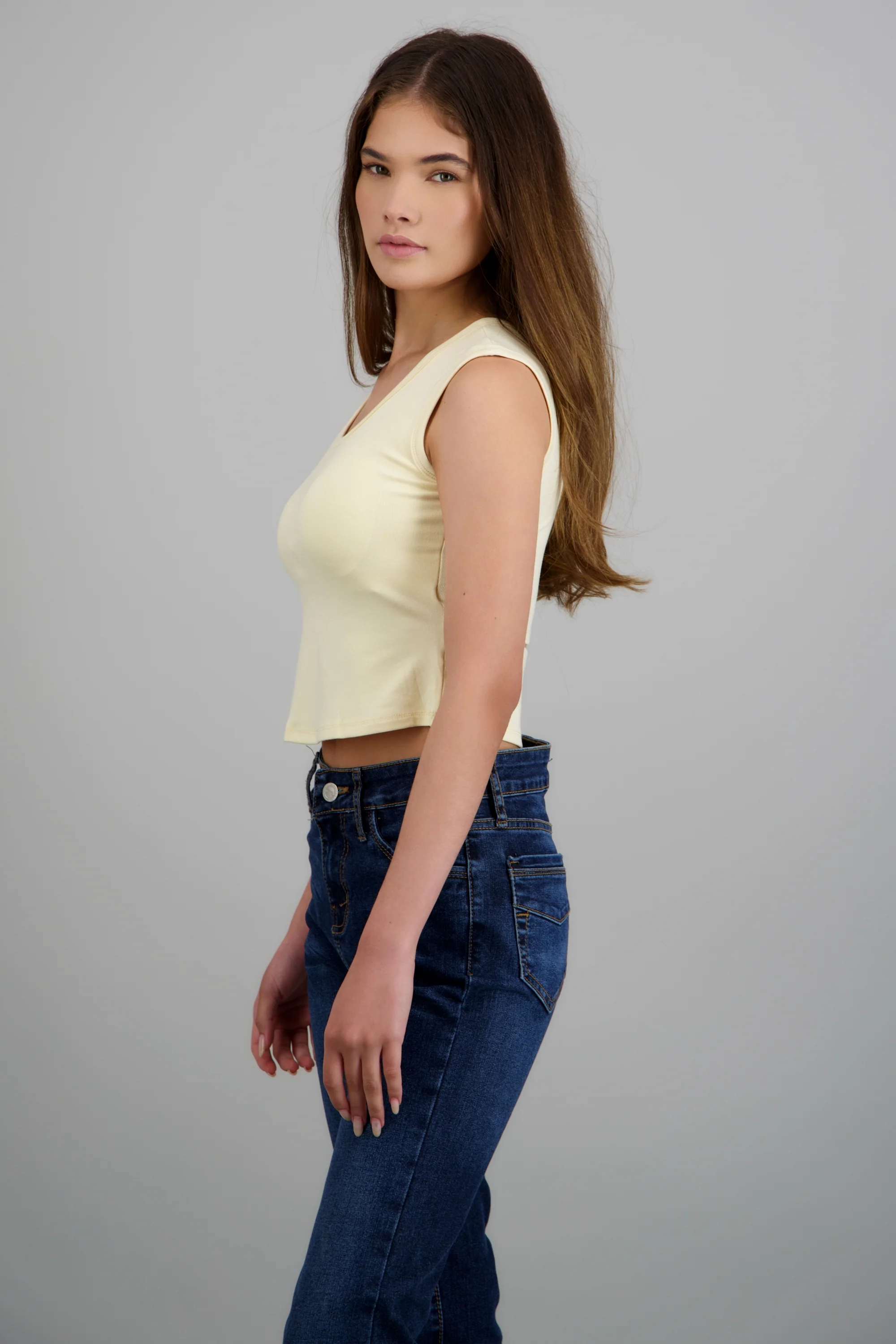 Tank top cuello redondo detalle copas - Image 3