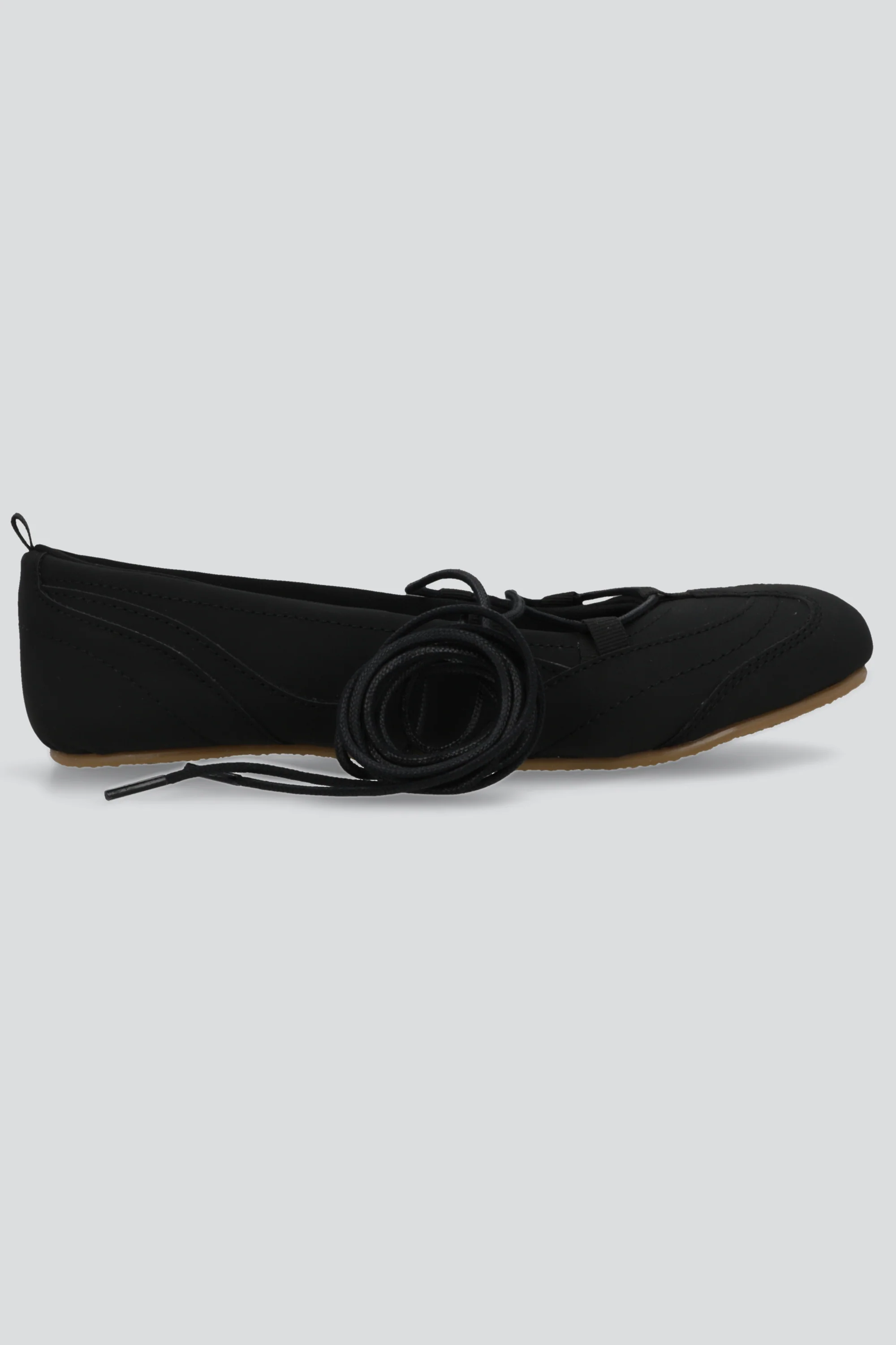Tenis flat agujeta