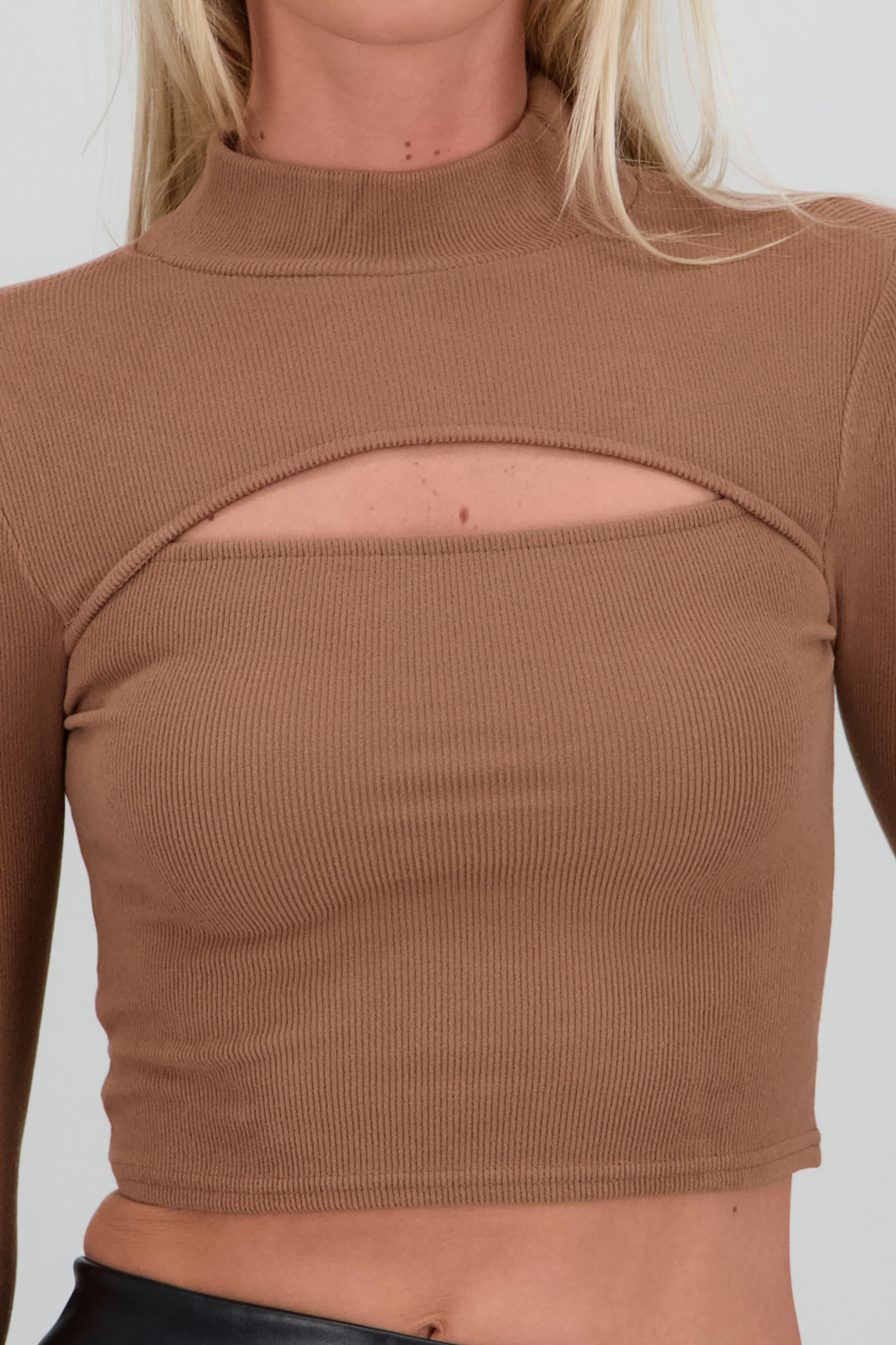 Top acanalado cut out liso - Image 5