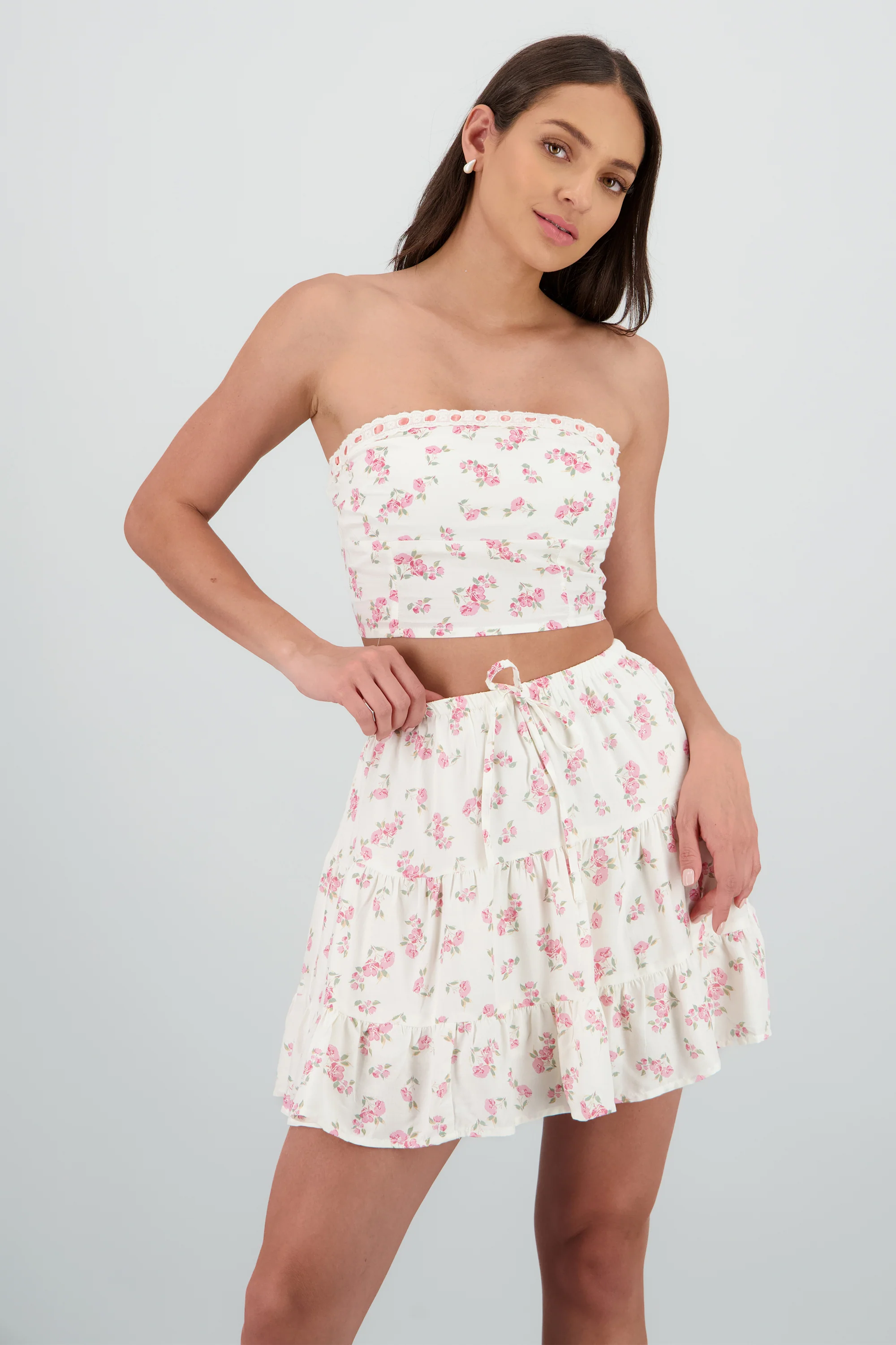 Top bandeau flores detalle encaje
