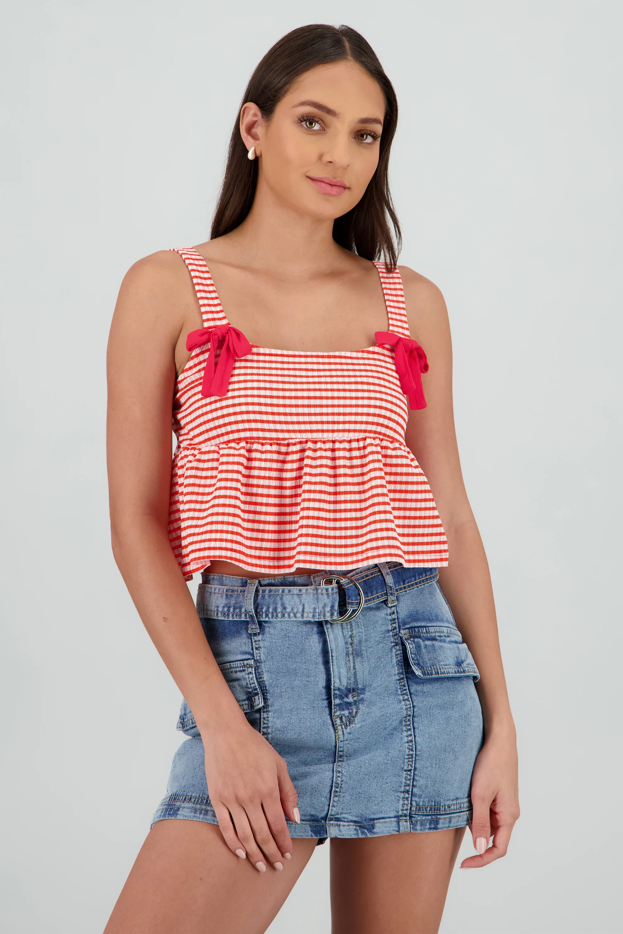 Top con olan tirantes detalle moños