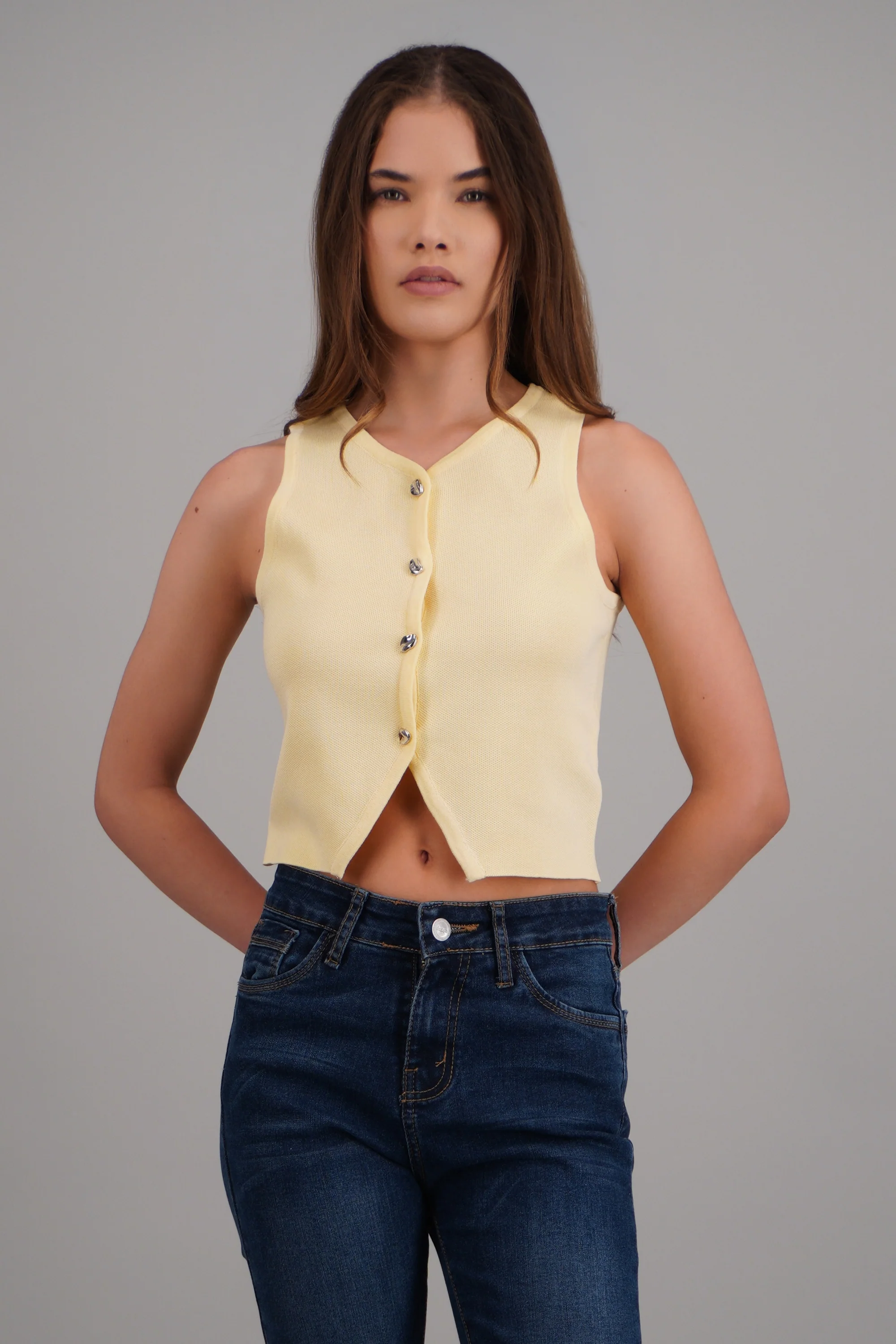 Top corto tejido detalle botones