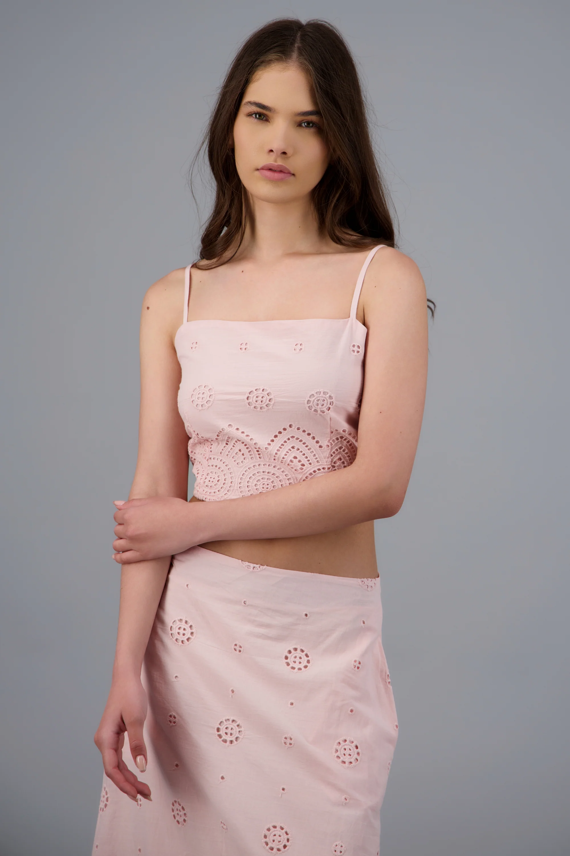 Top crop tirantes detalle eyelet - Image 2