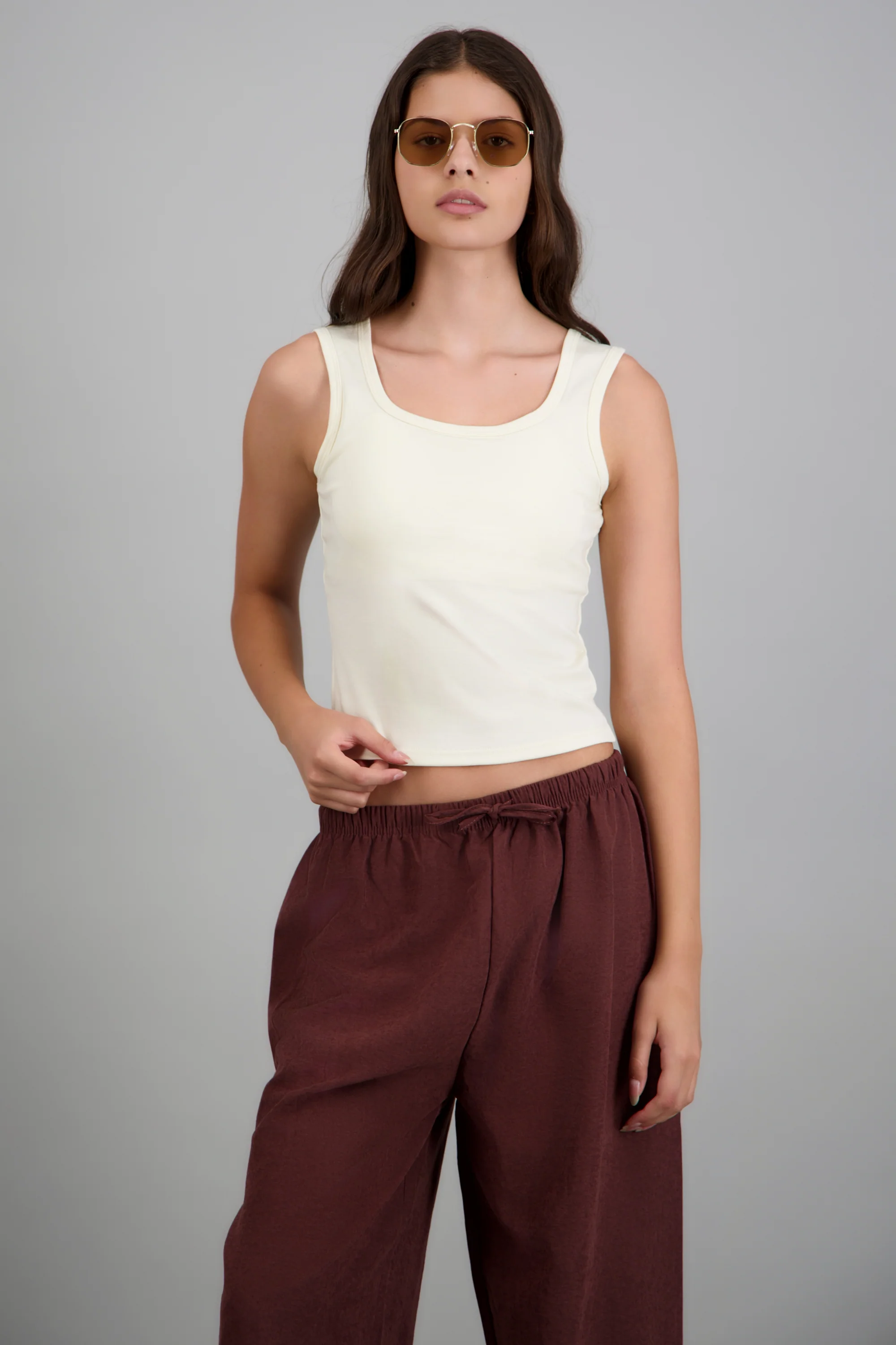 Top cuello cuadrado con copas - Image 3
