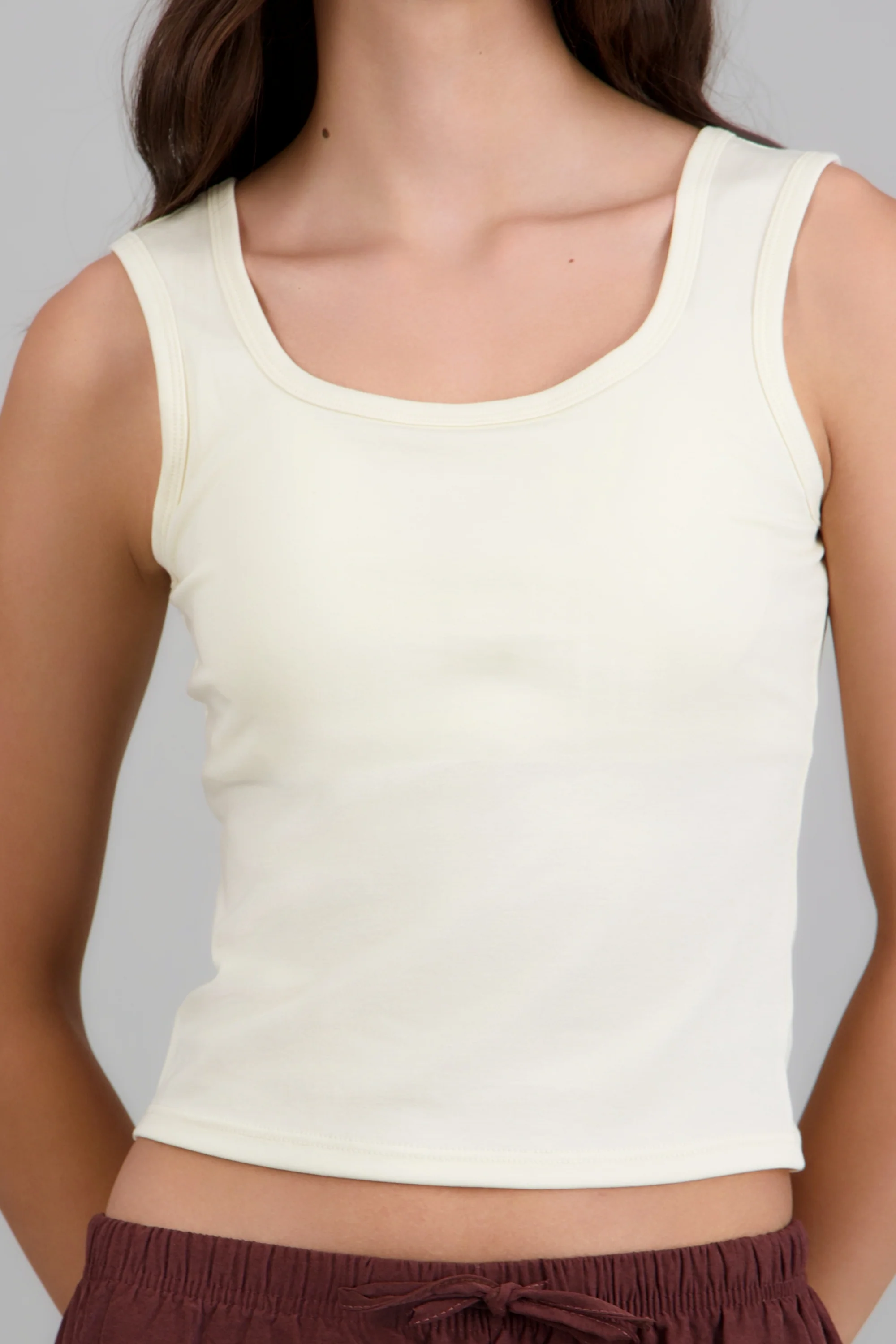 Top cuello cuadrado con copas - Image 5