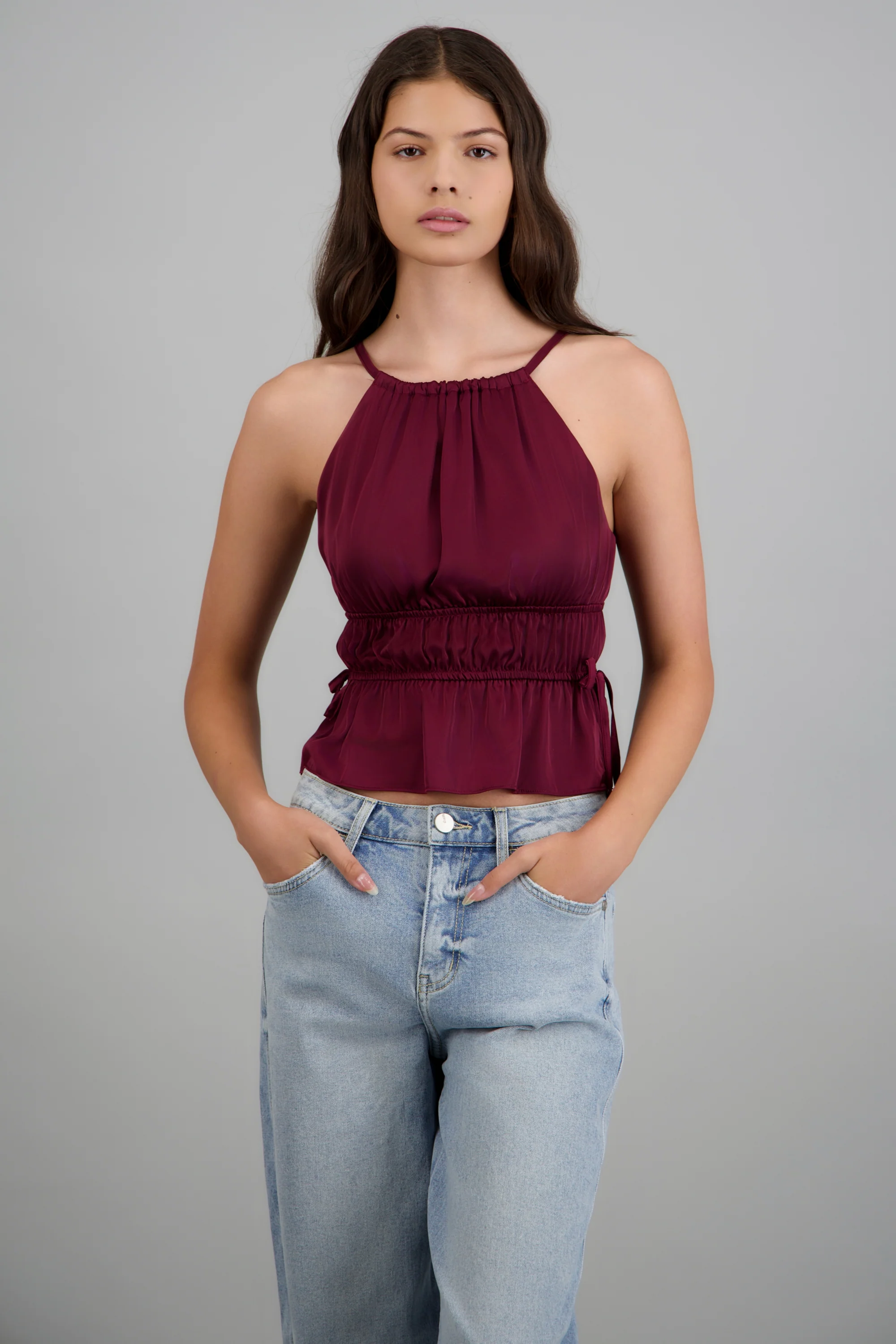 Top cuello halter sin mangas detalle cintura