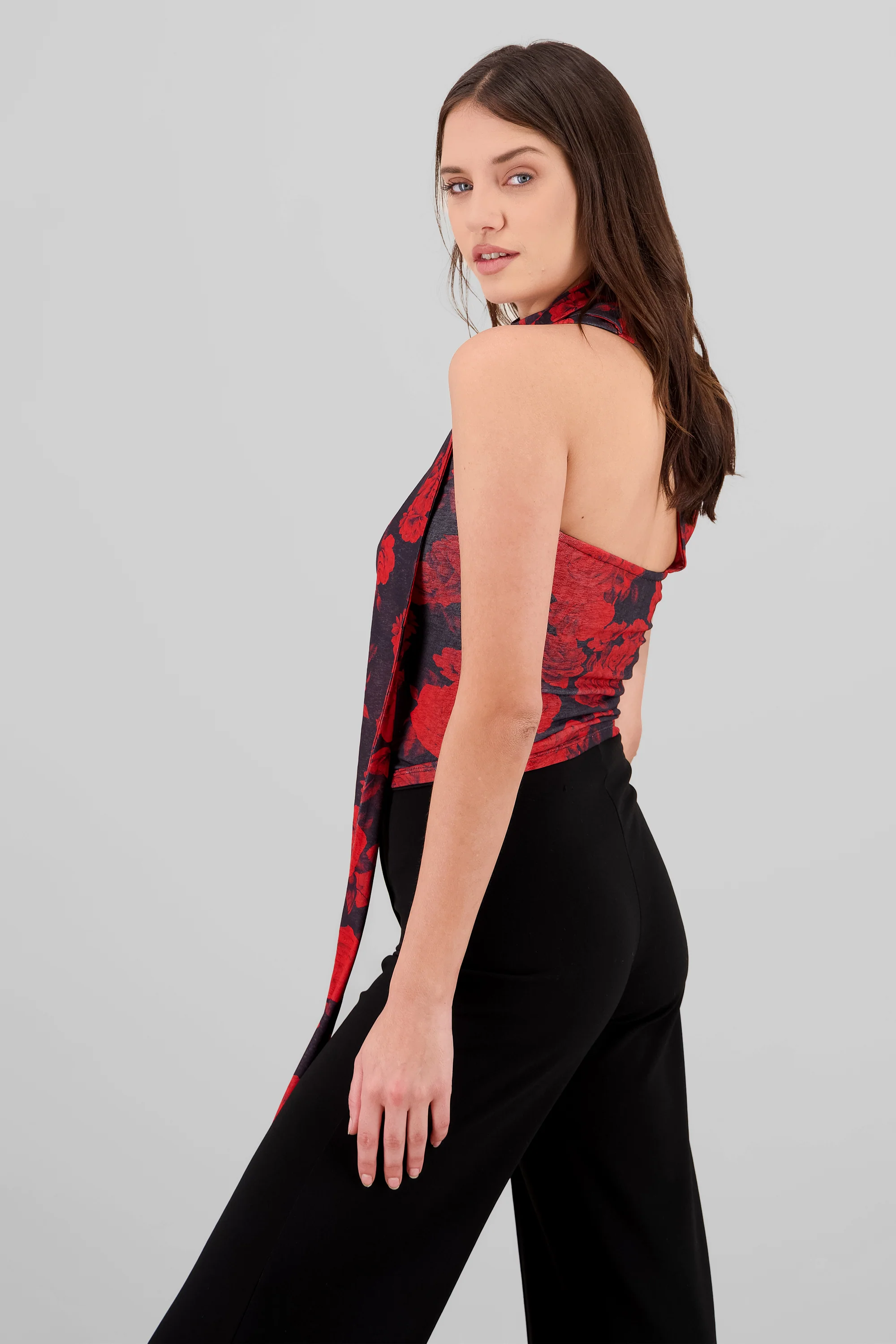 Top de rosas asimetrico con detalle en cuello - Image 3
