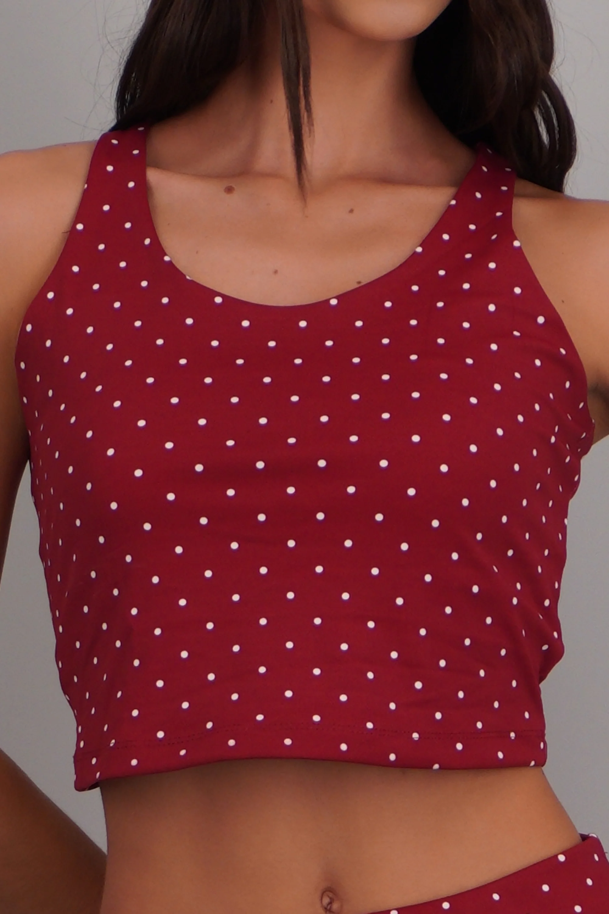 Top deportivo espalda cruzada polka dots - Image 5
