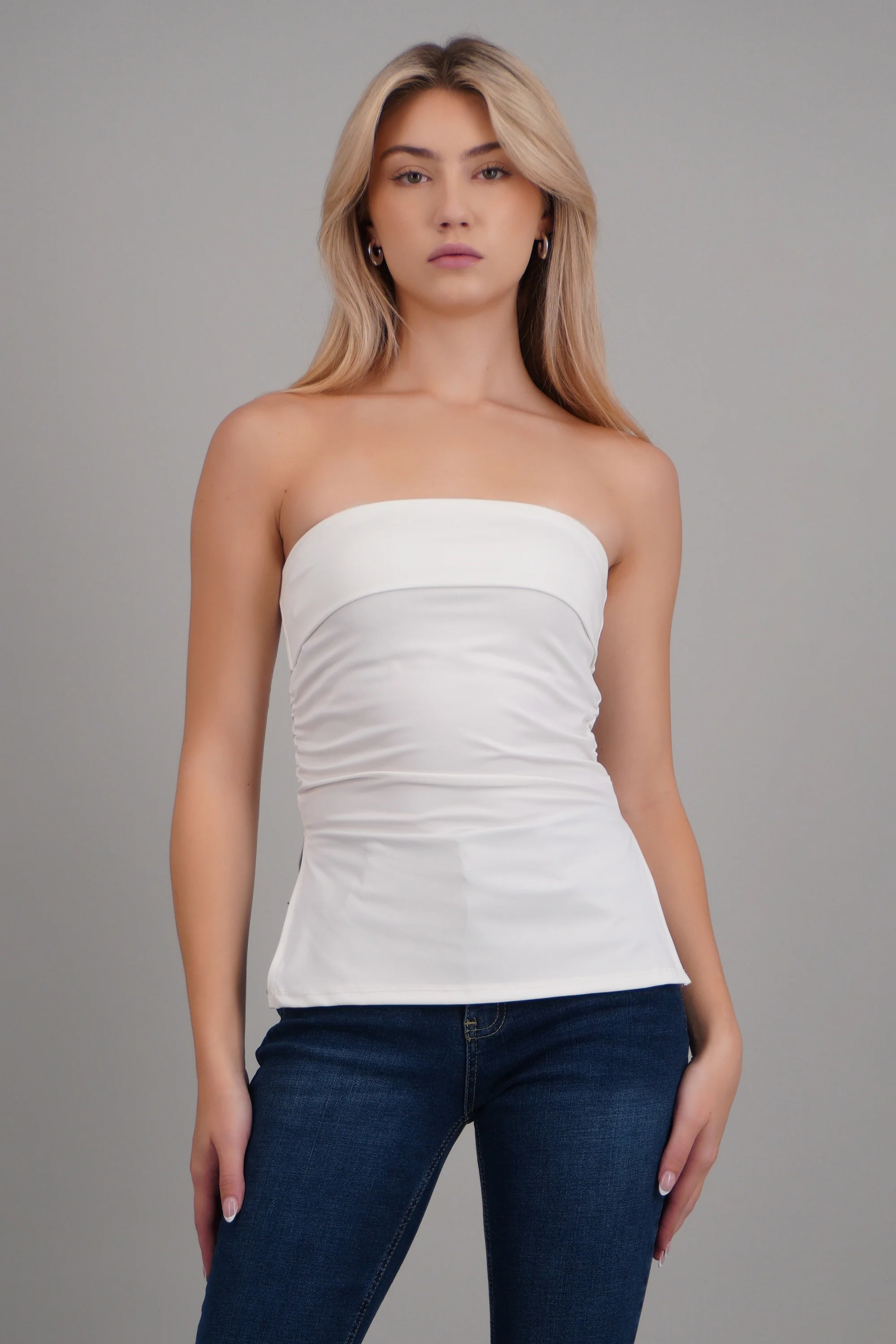 Top drapeado con aberturas