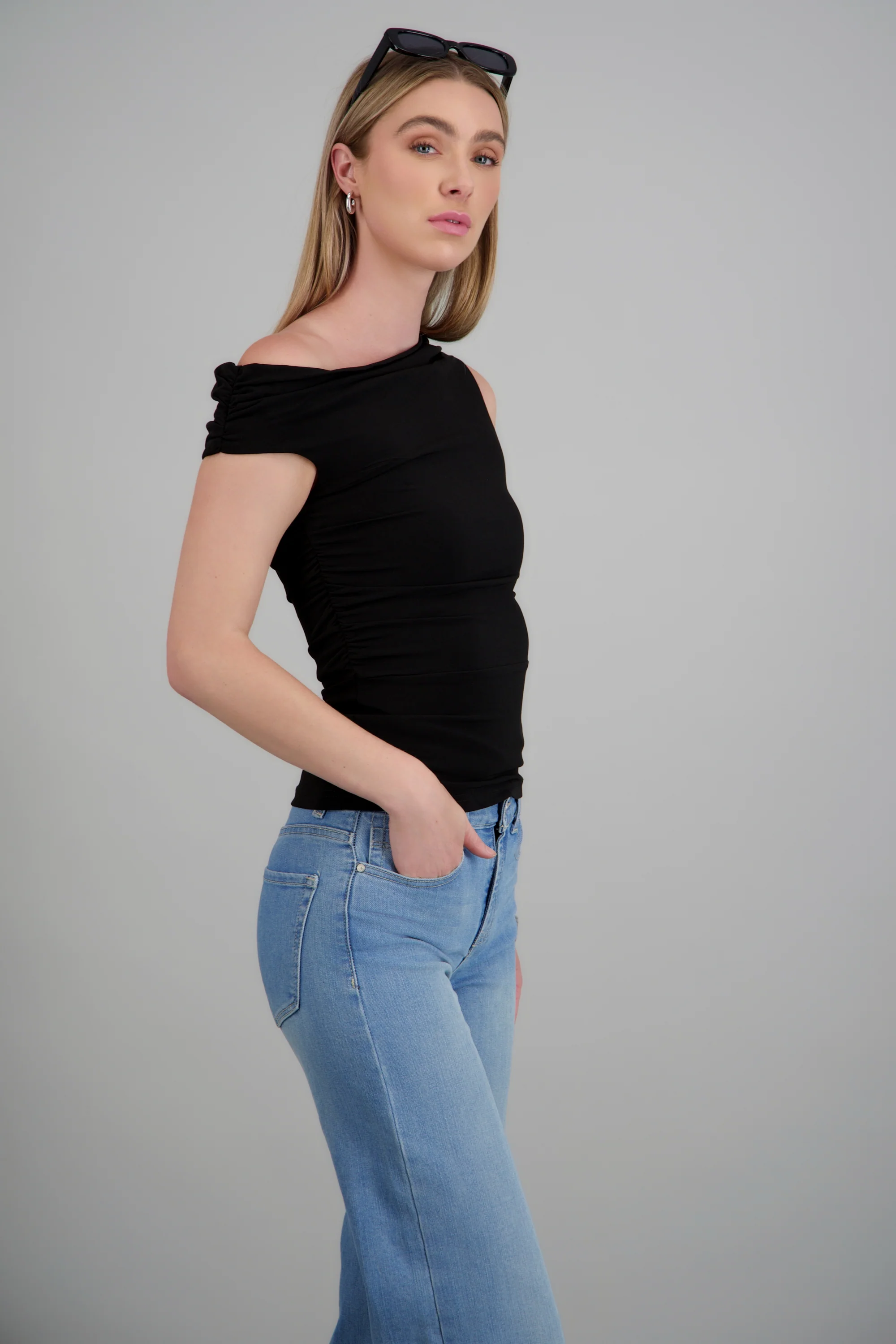 Top fruncido off-shoulders - Image 2