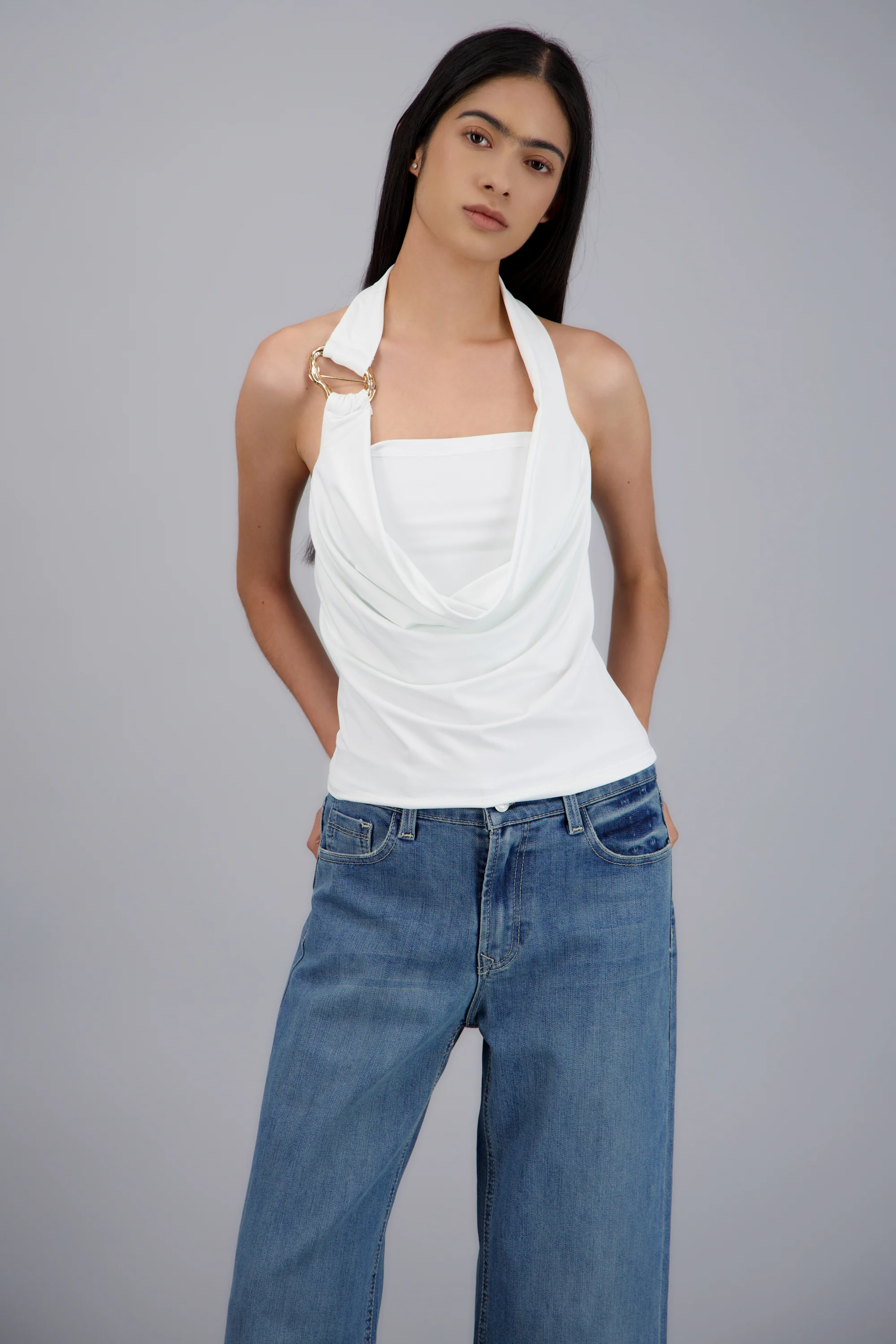 Top halter cascada con hebilla - Image 3