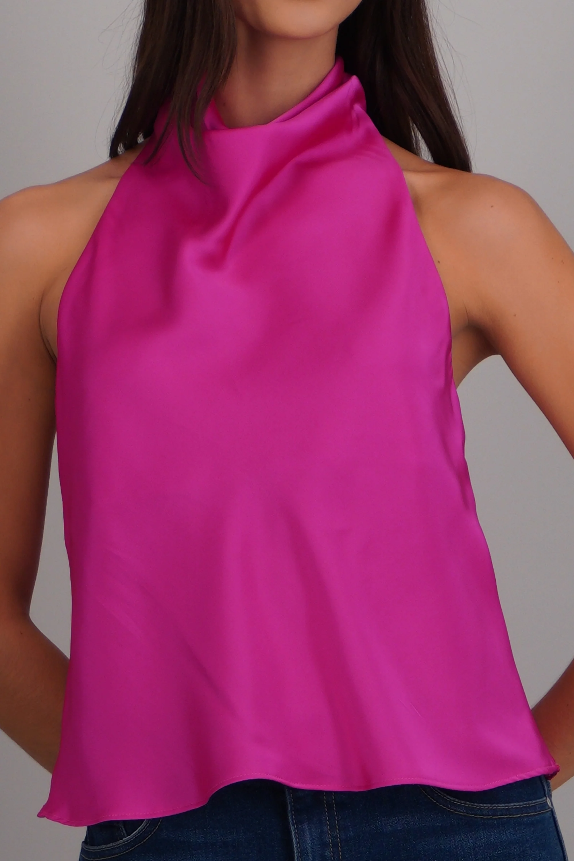 Top halter de cuello cascada satinado - Image 5