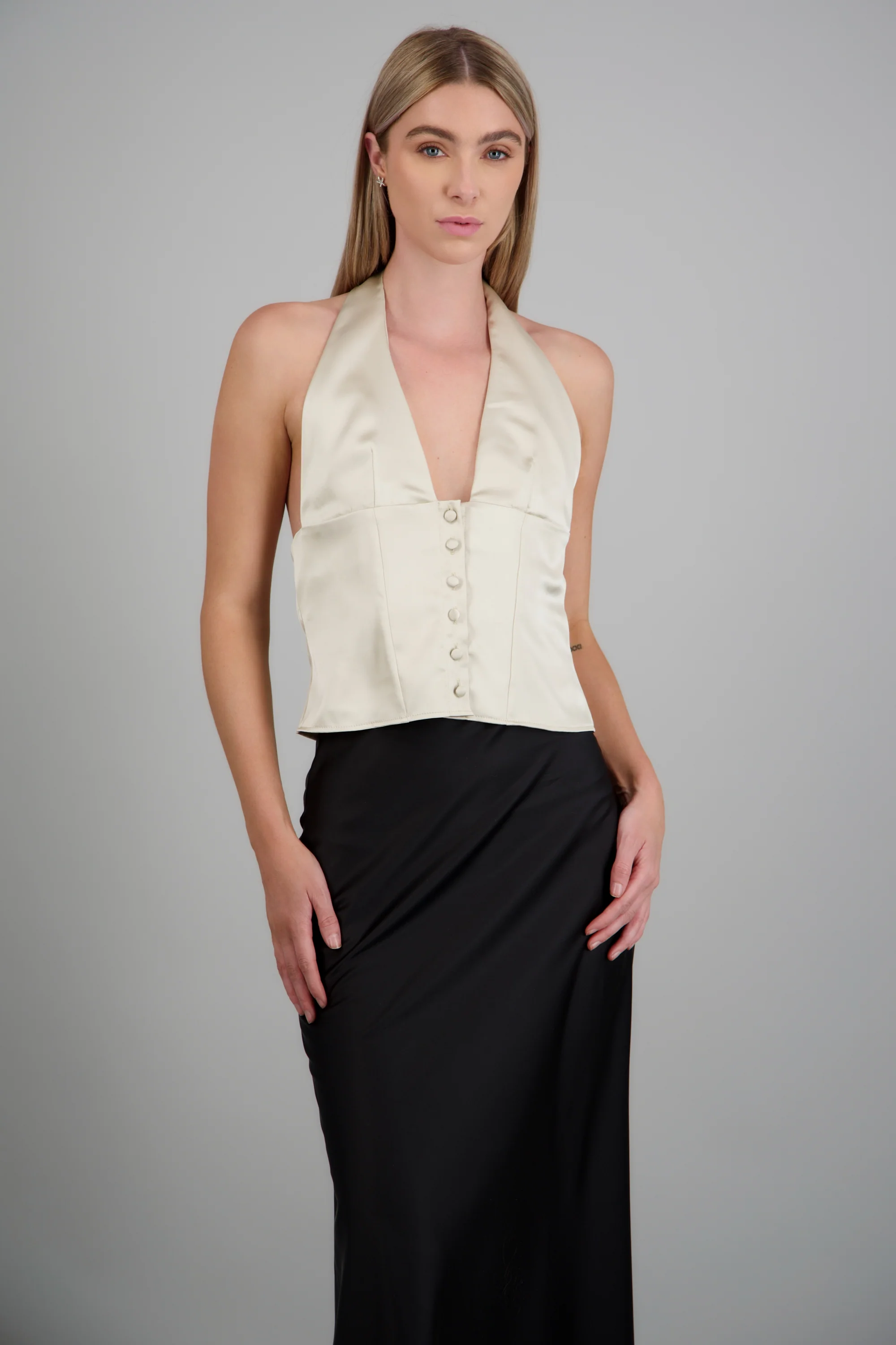 Top halter detalle botones satinado