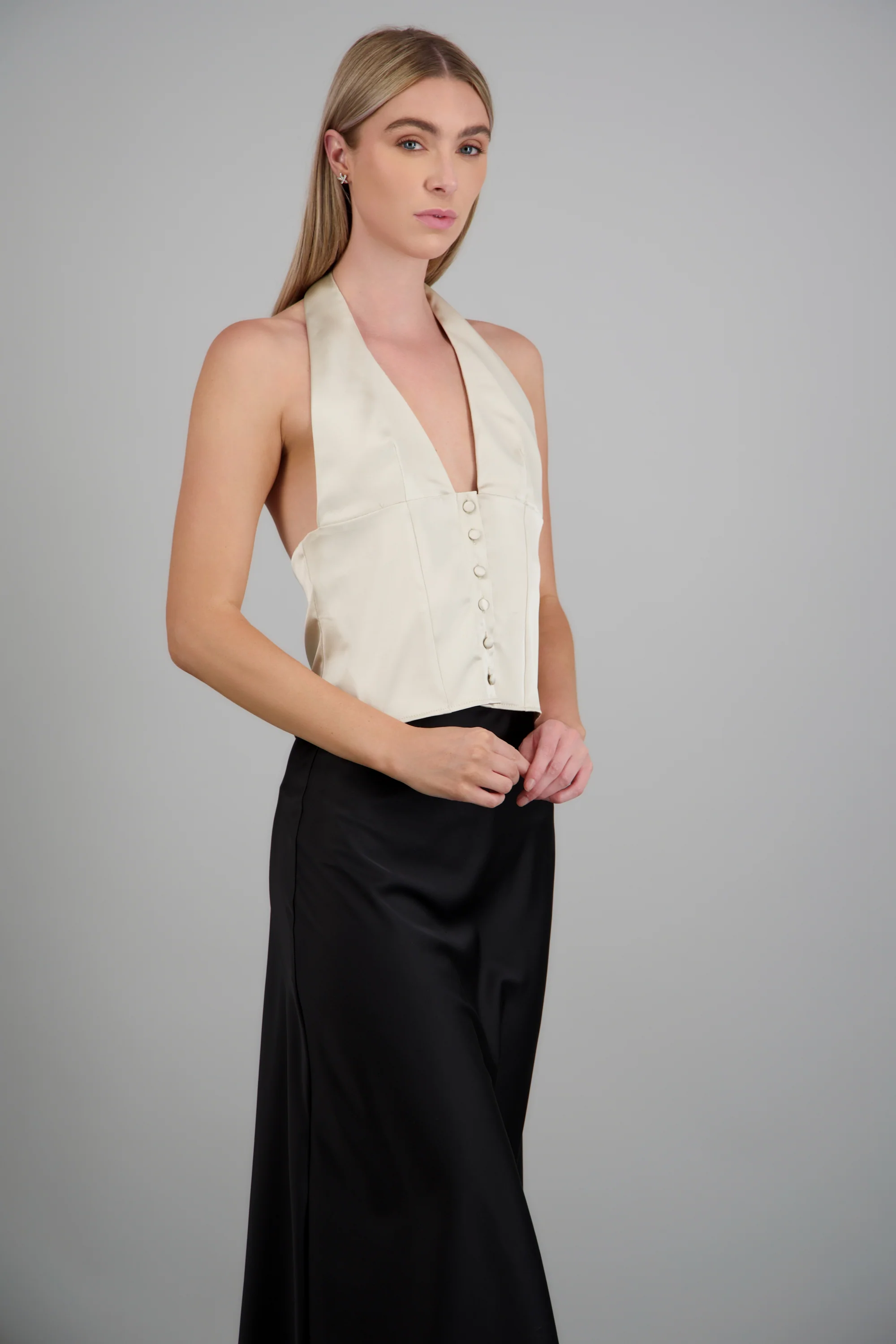Top halter detalle botones satinado - Image 3