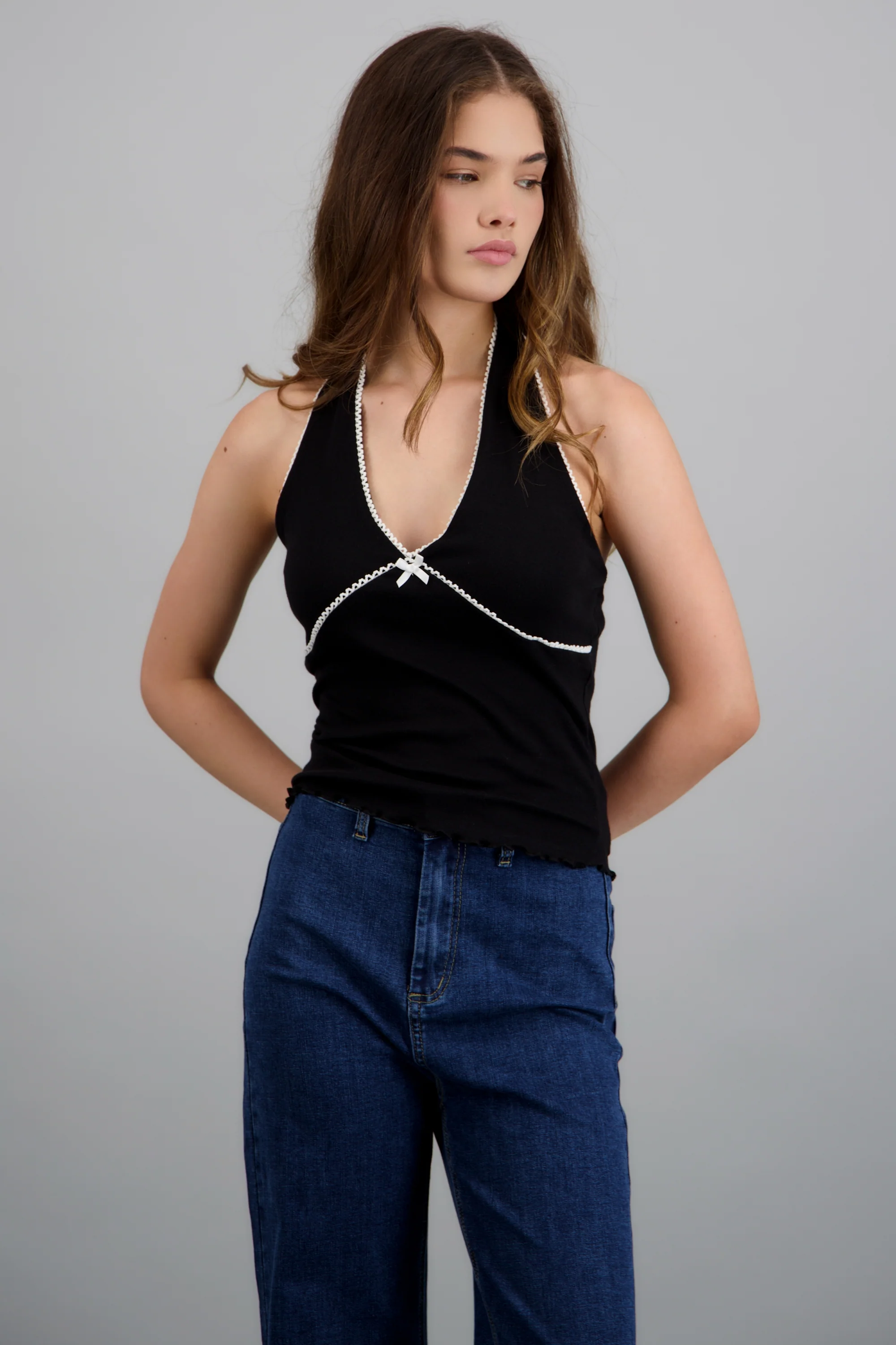 Top halter detalle contraste