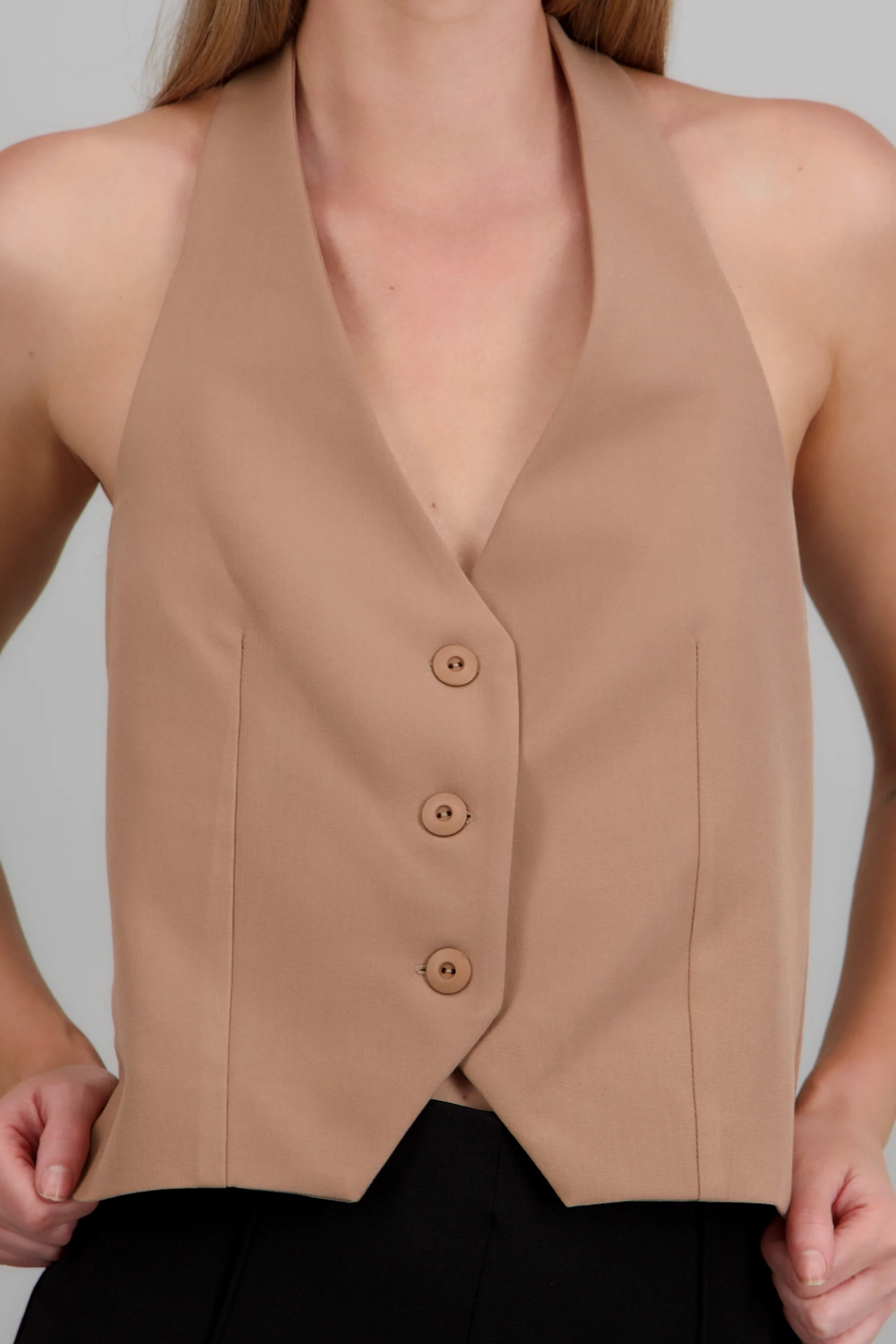 Top halter sin mangas detalle botones - Image 2