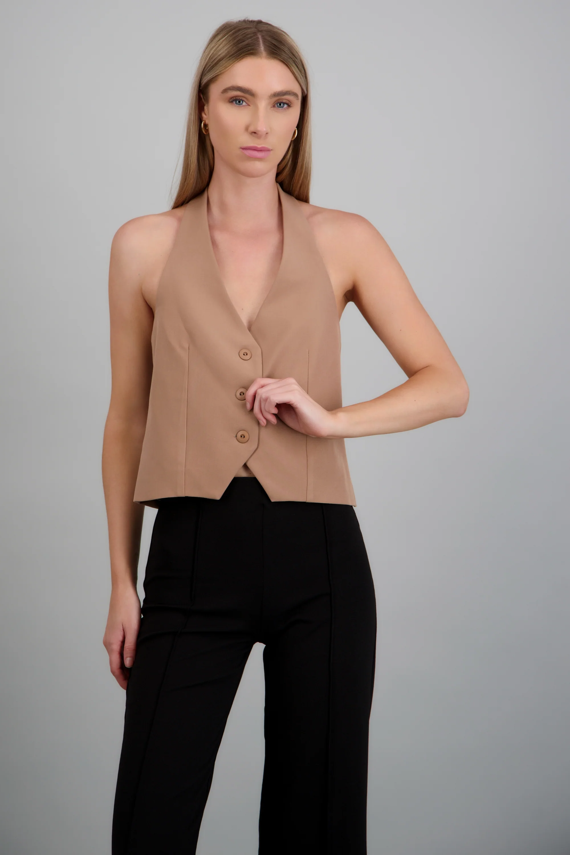 Top halter sin mangas detalle botones - Image 3