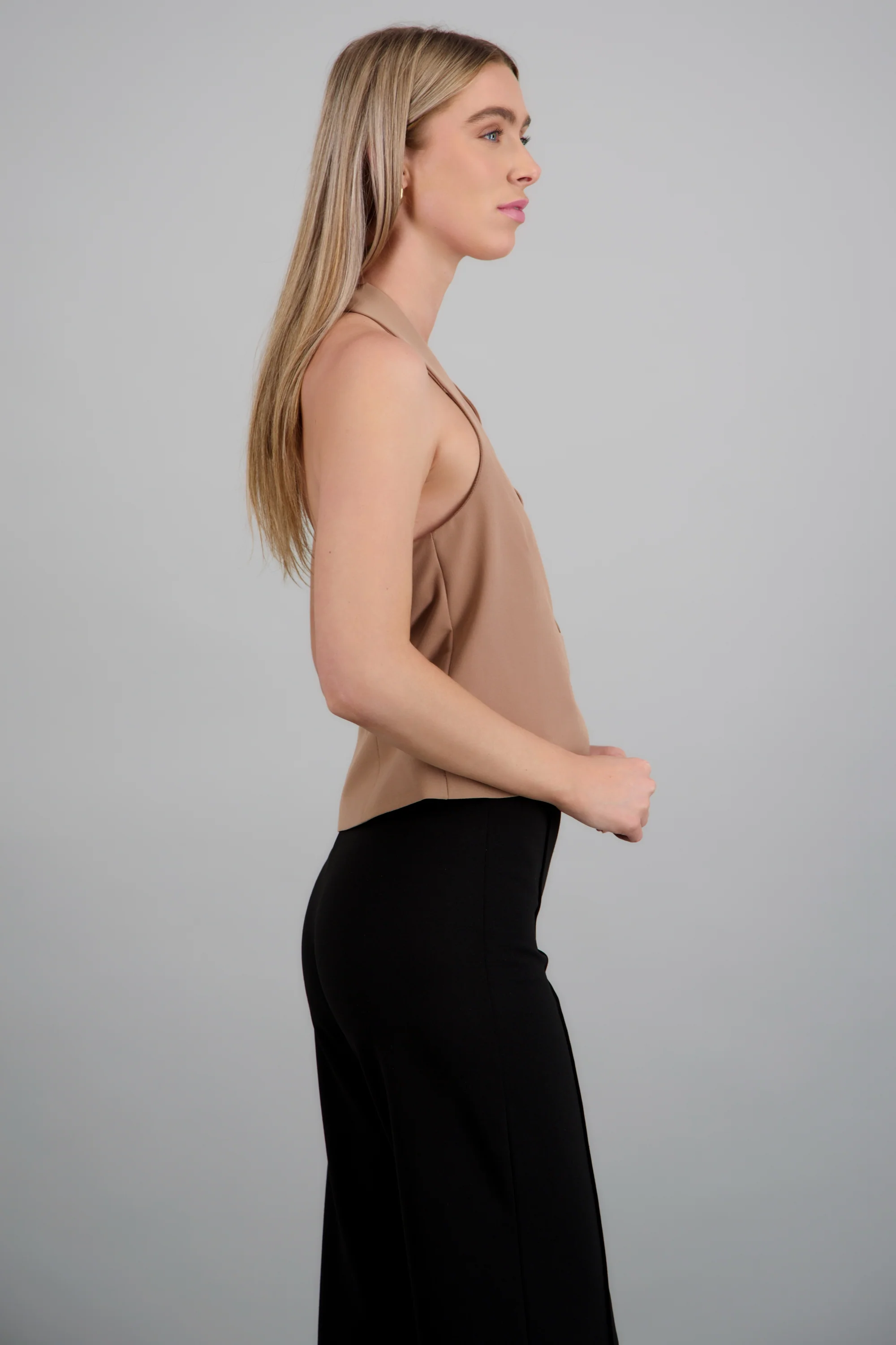 Top halter sin mangas detalle botones - Image 4