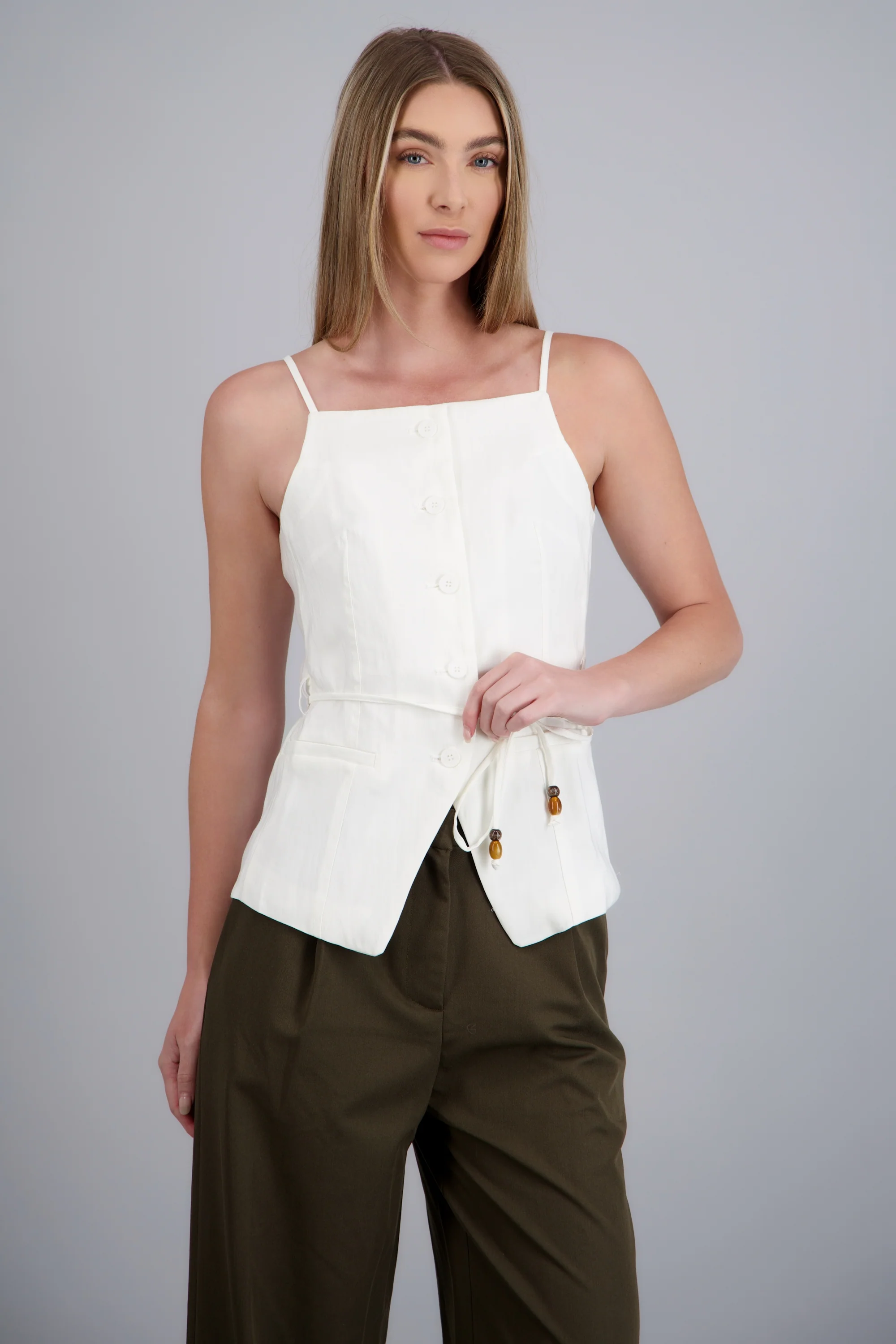 Top lino sin mangas detalle cinturon