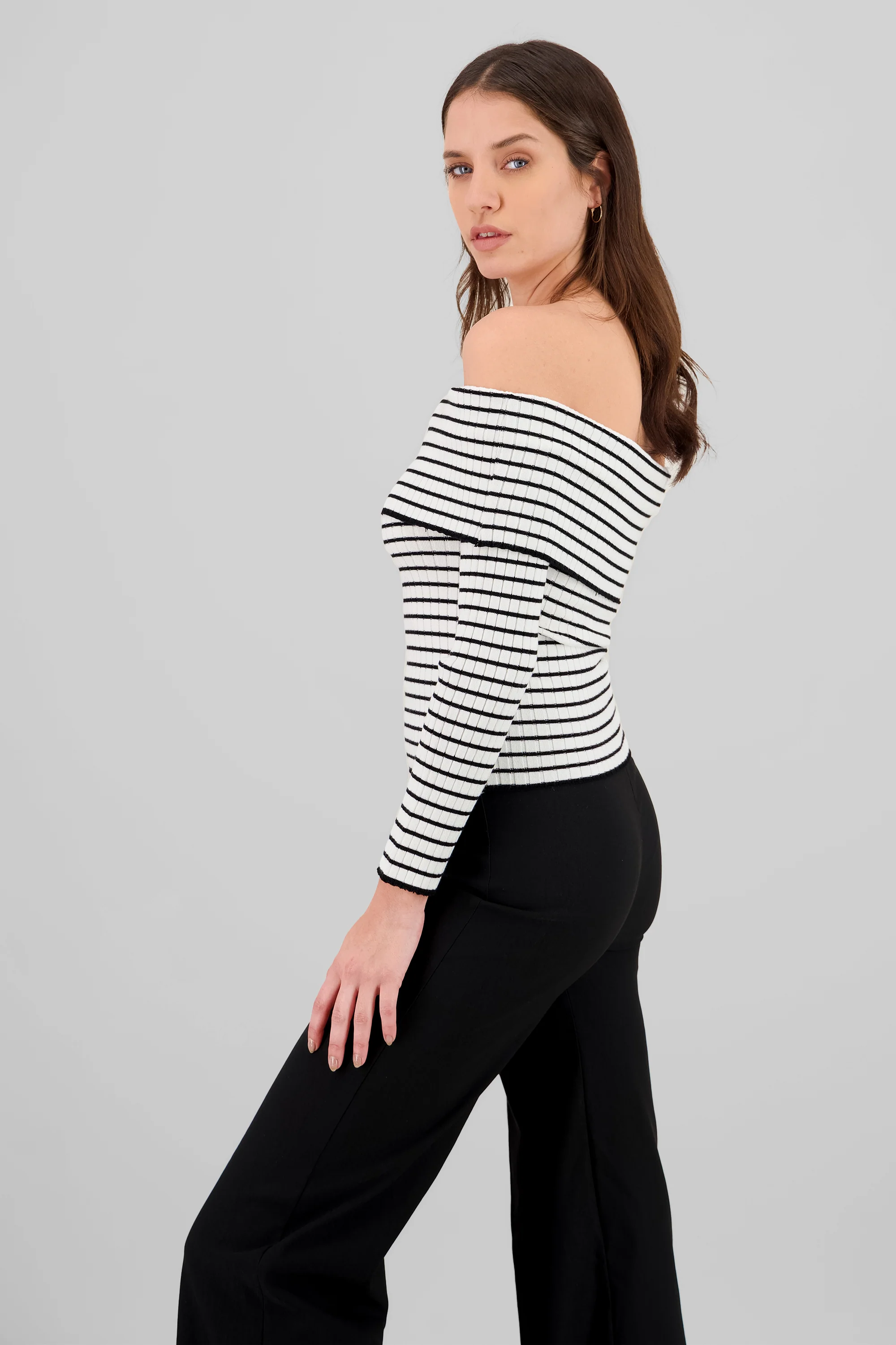 Top manga larga off shoulder textura - Image 3