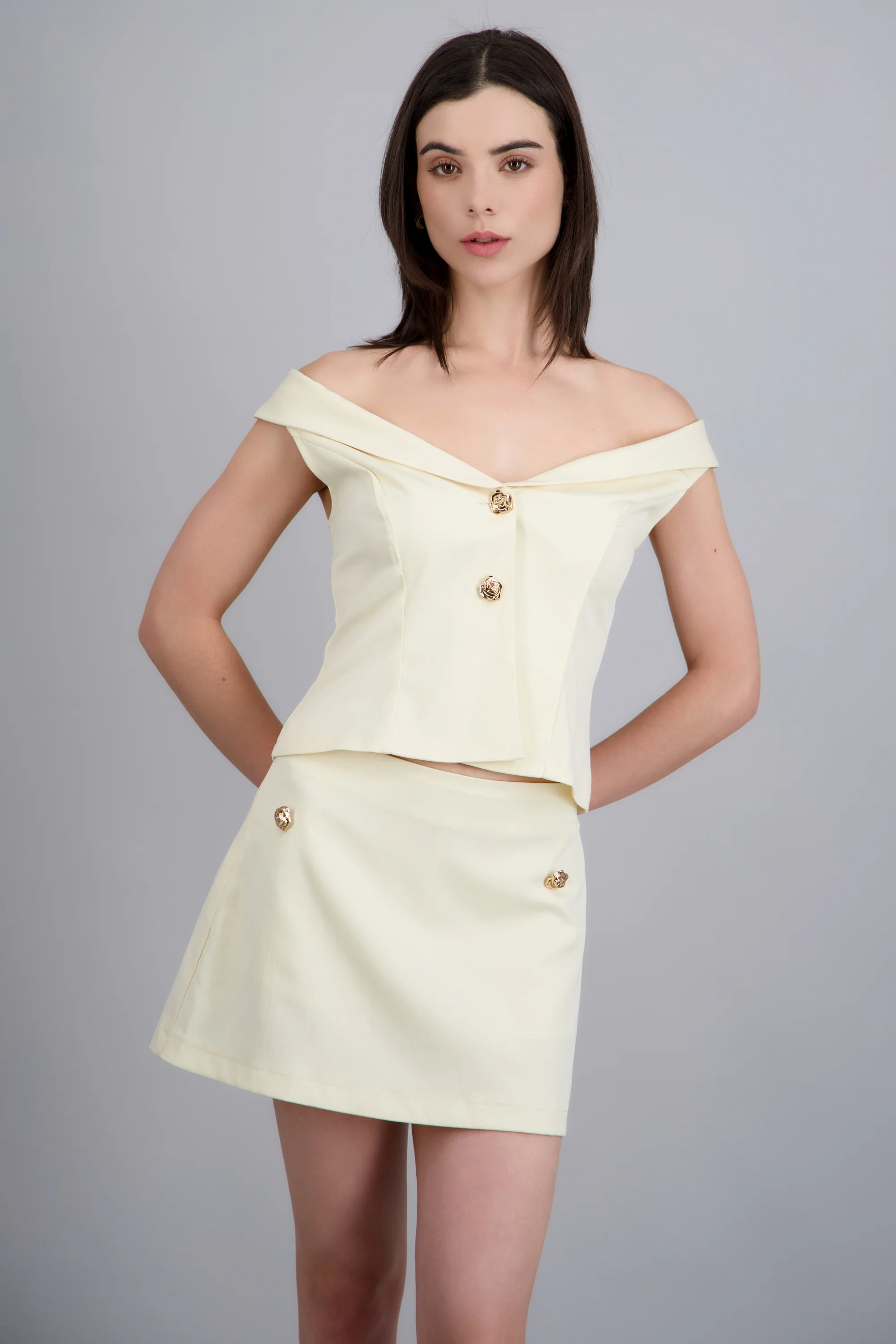 Top sastreado off shoulder con botones metalicos - Image 3
