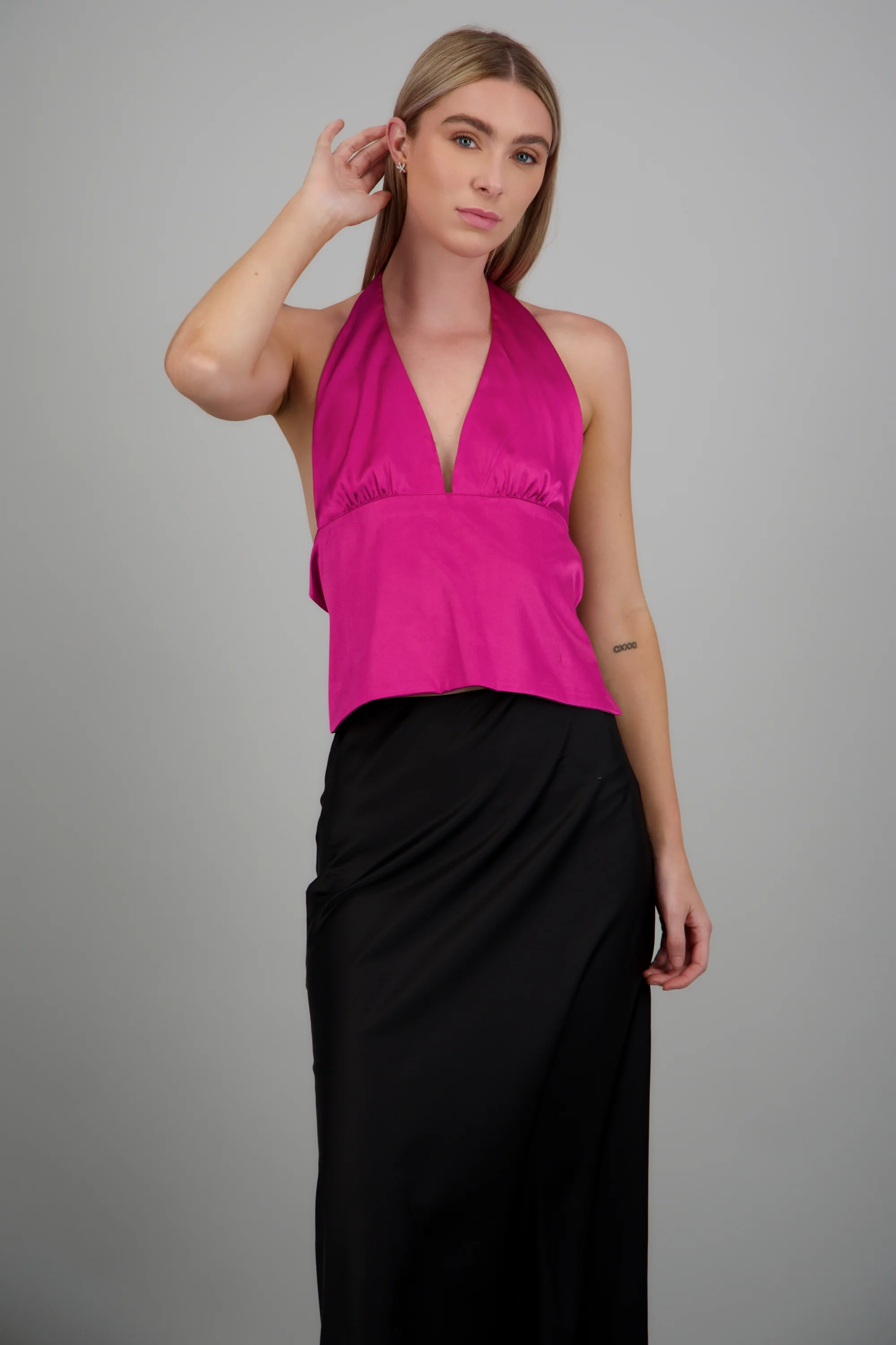 Top satinado escote espalda hypsters - Image 2
