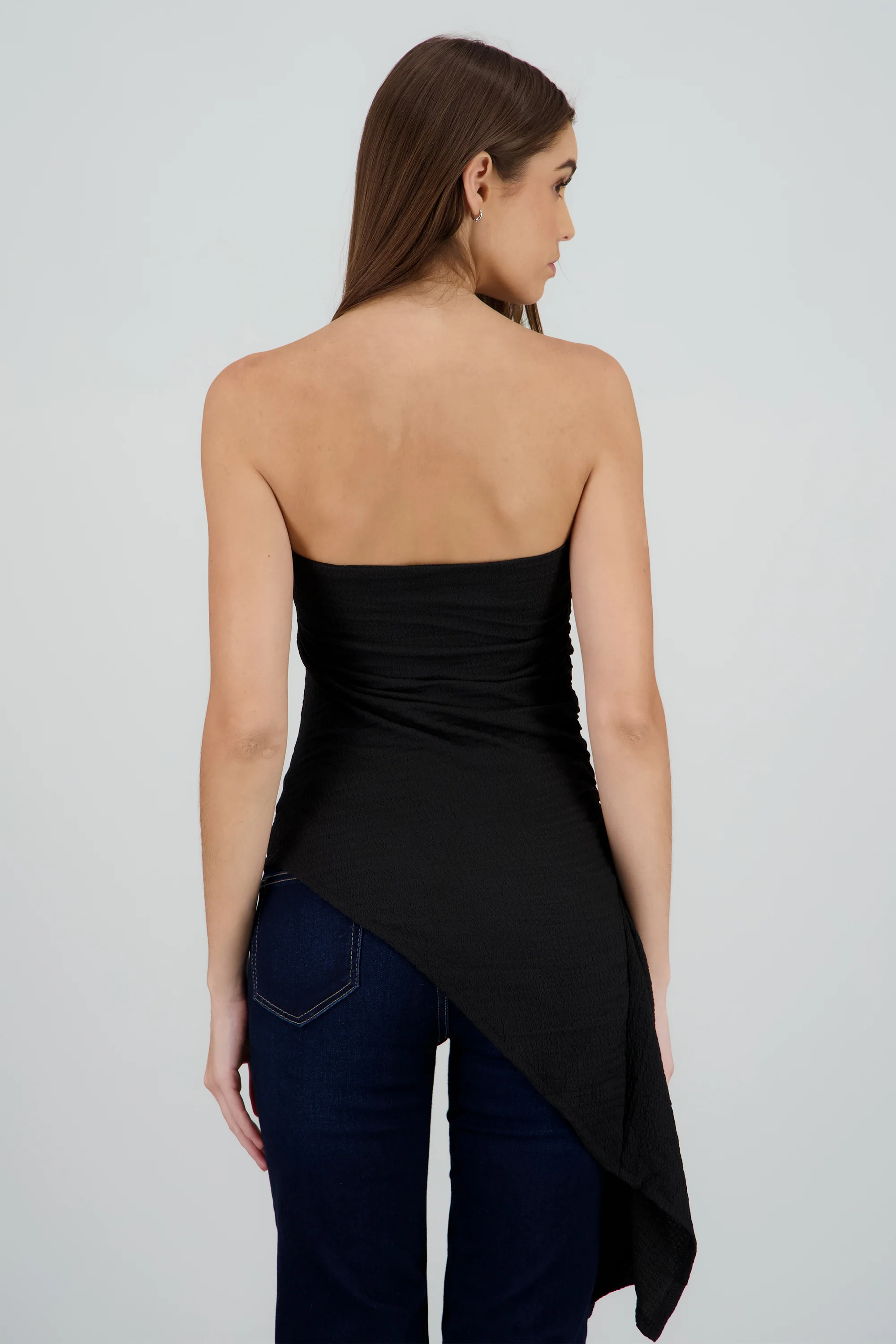 Top strapless asimetrico textura - Image 4