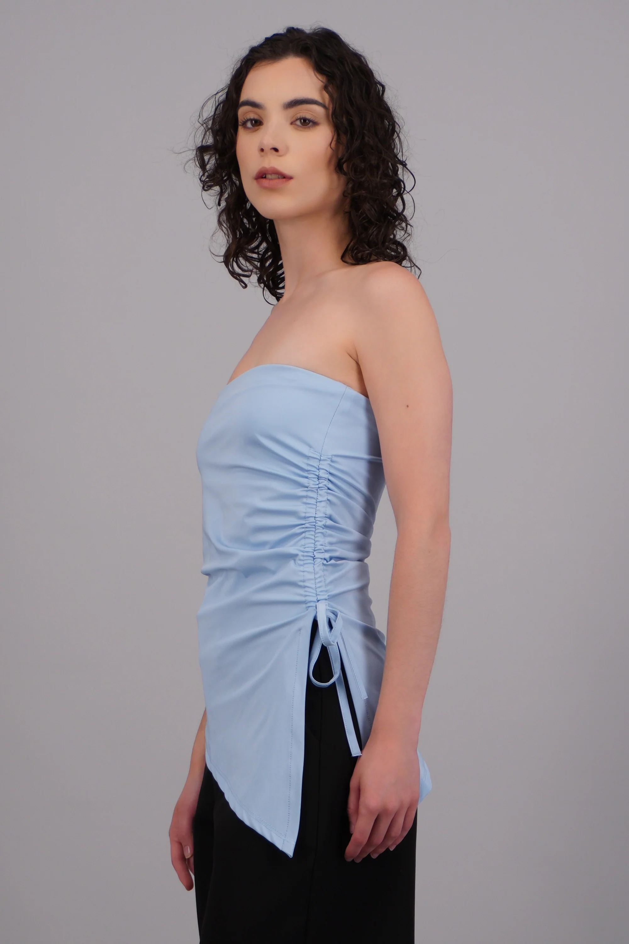 Top strapless caida asimétrica jareta - Image 2
