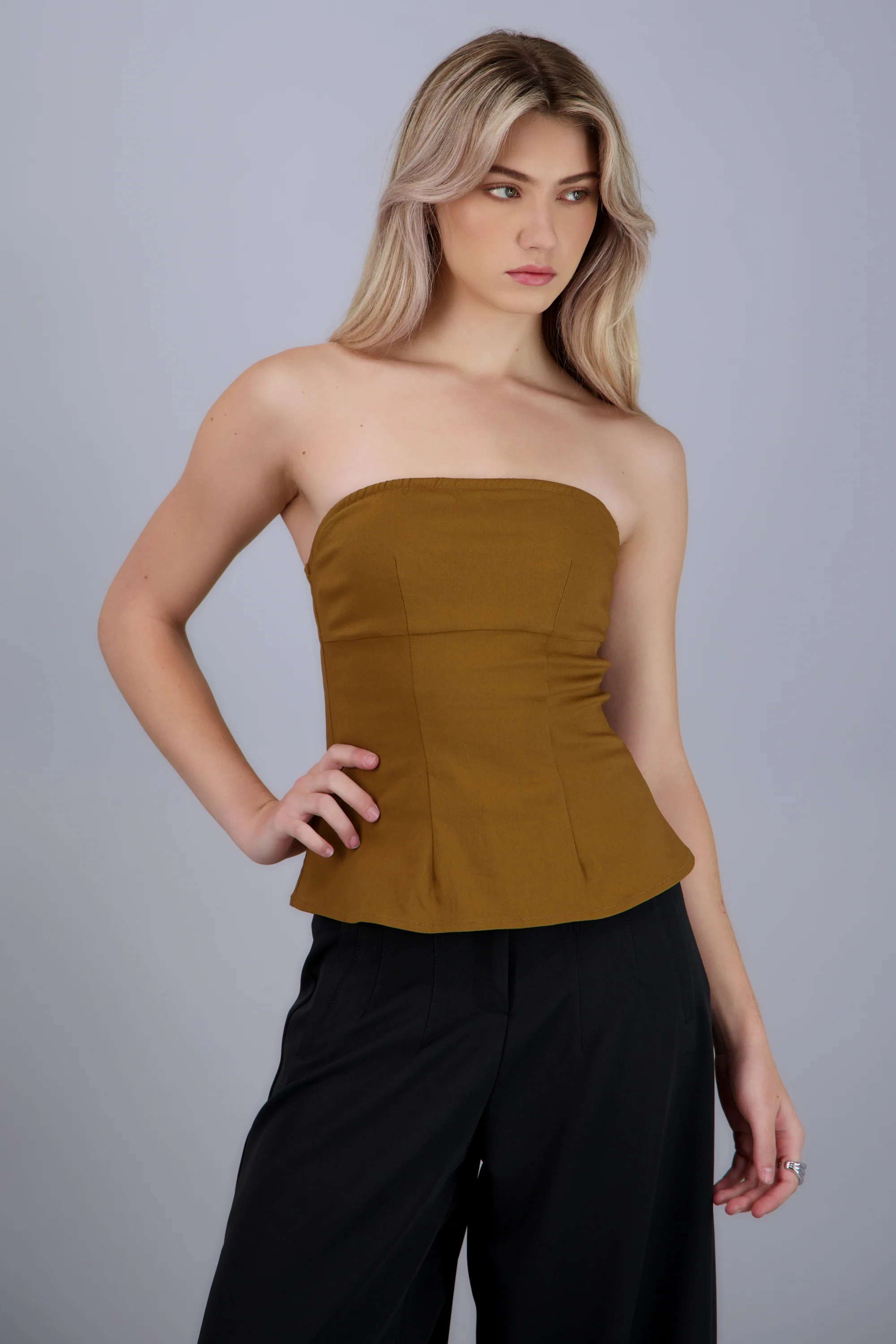 Top strapless corte peplum - Image 2