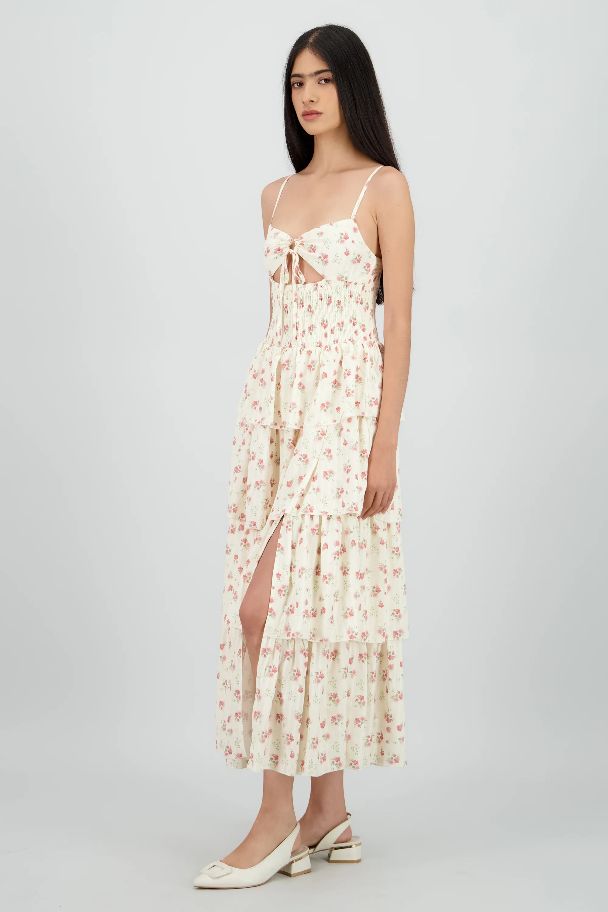 Vestido con cut out y detalle de smock con flores - Image 3