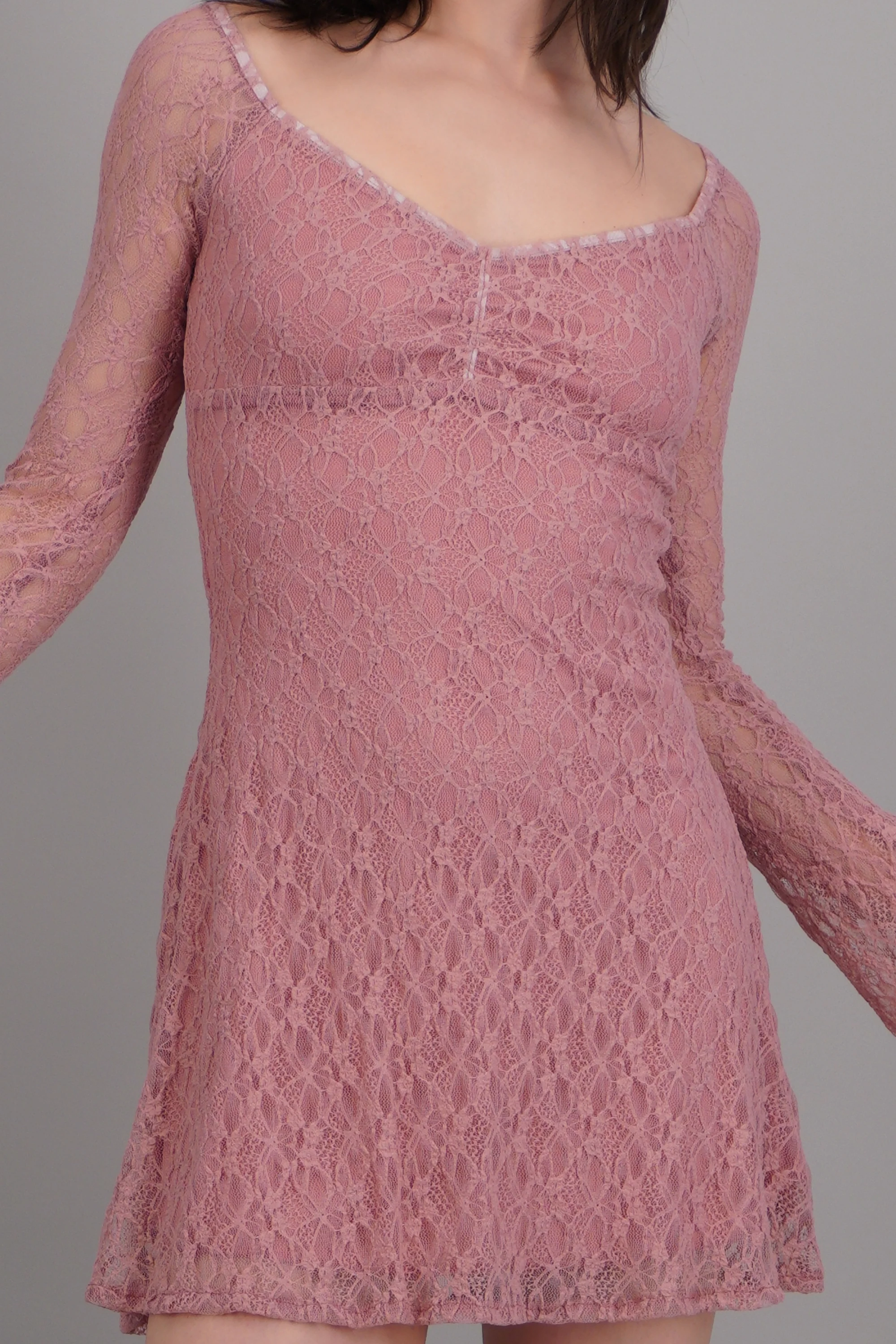 Vestido corto manga larga encaje - Image 5