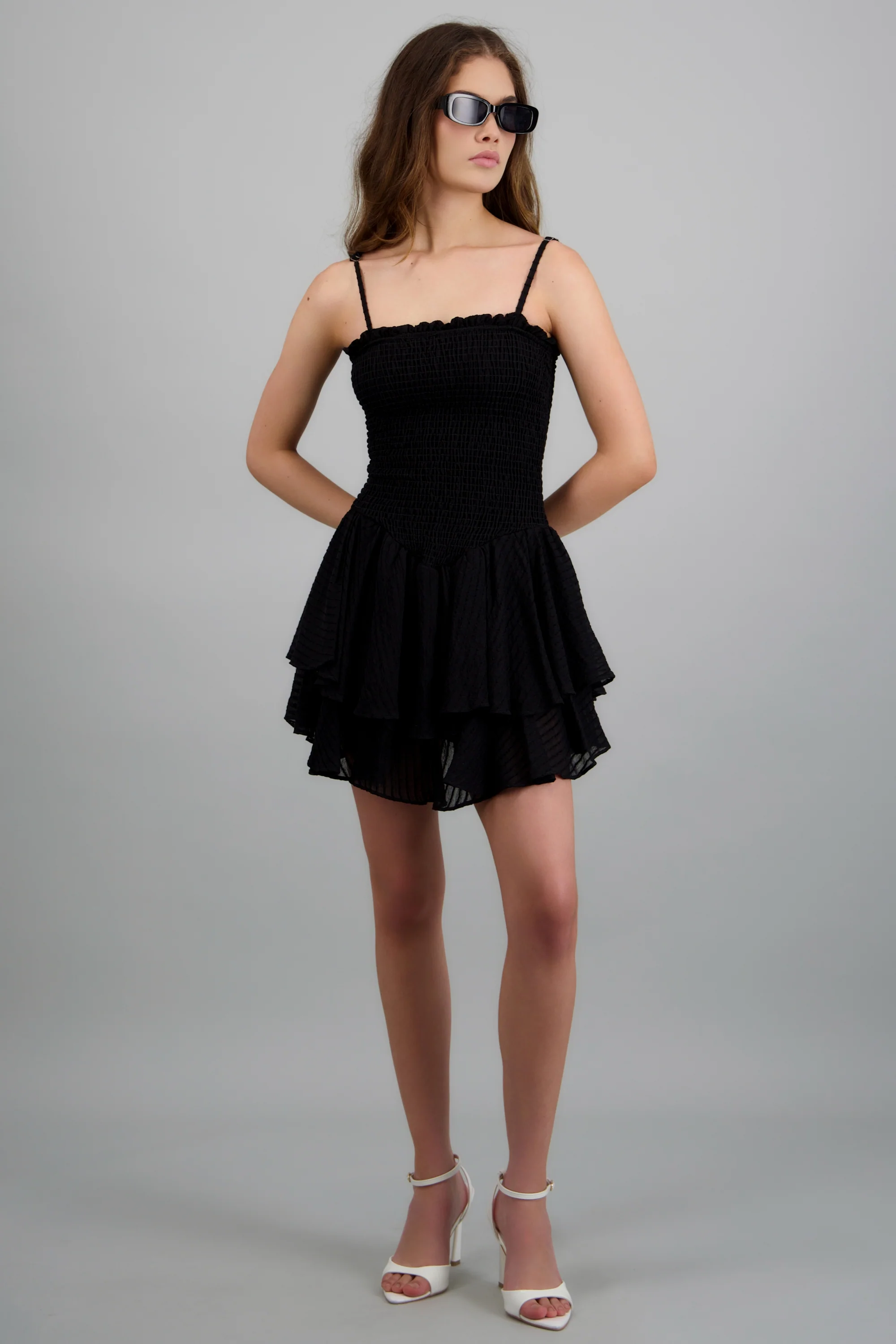 Vestido corto smock falda capas