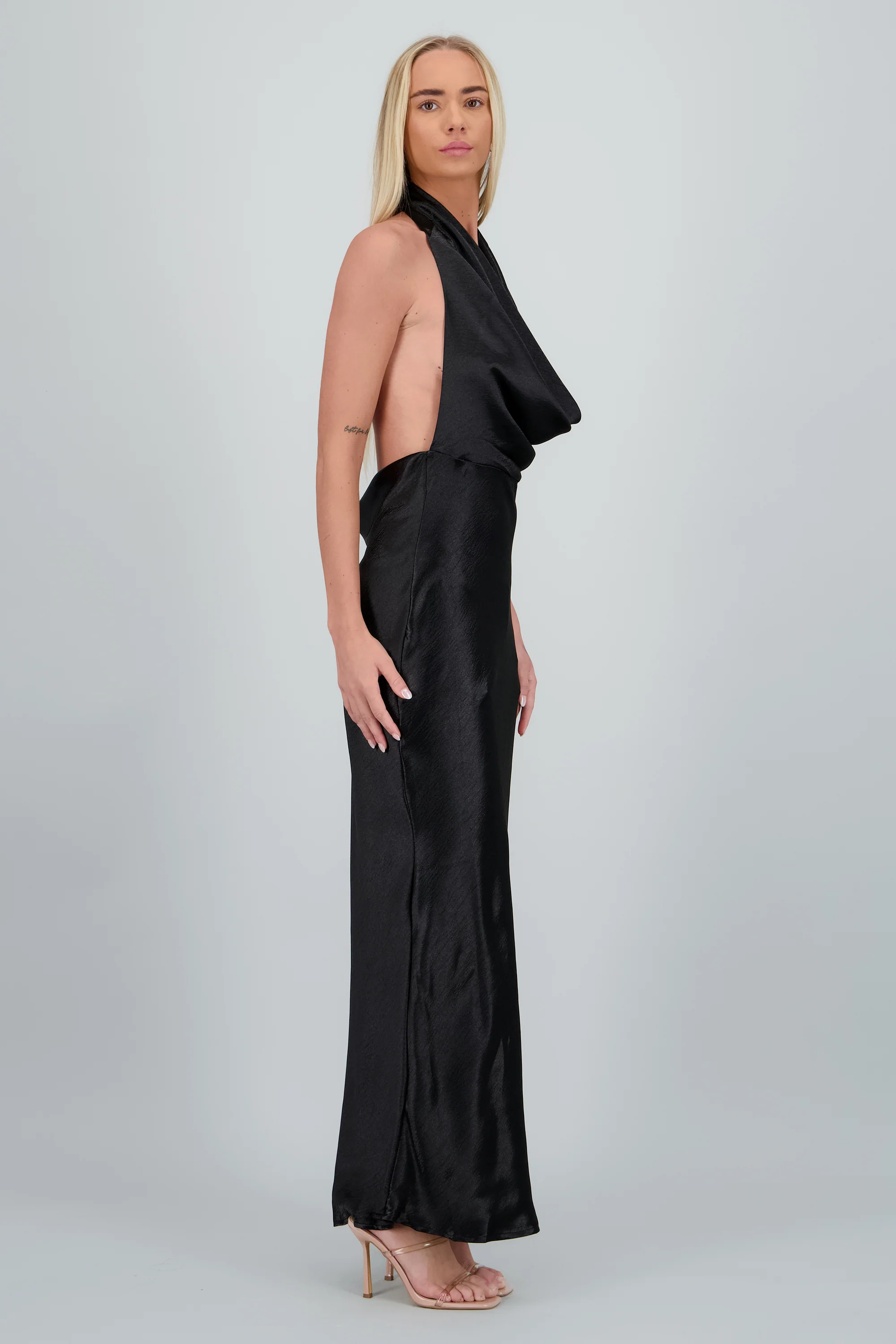 Vestido cuello cascada espalda abierta - Image 3