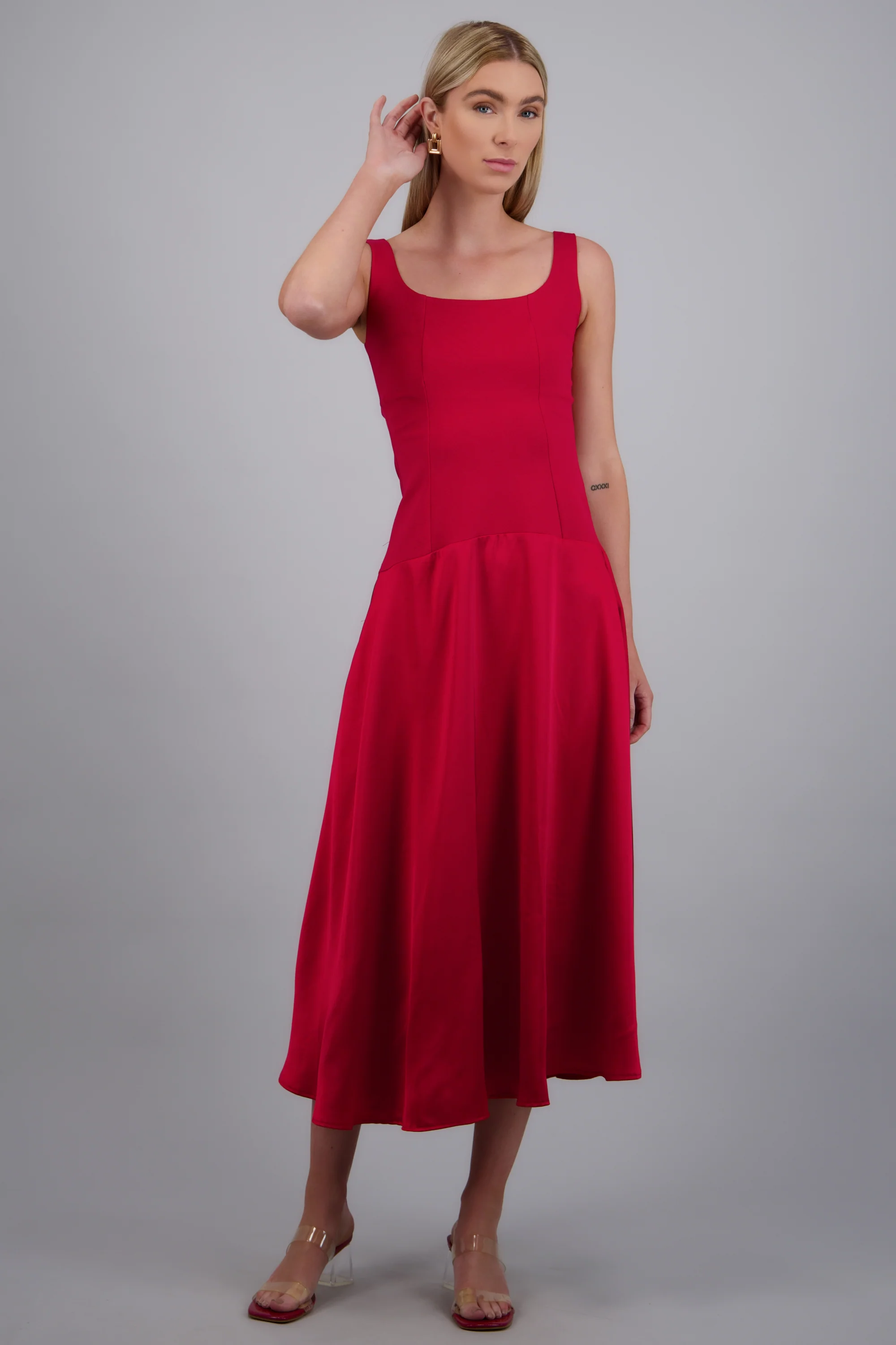 Vestido drop waisted falda satin