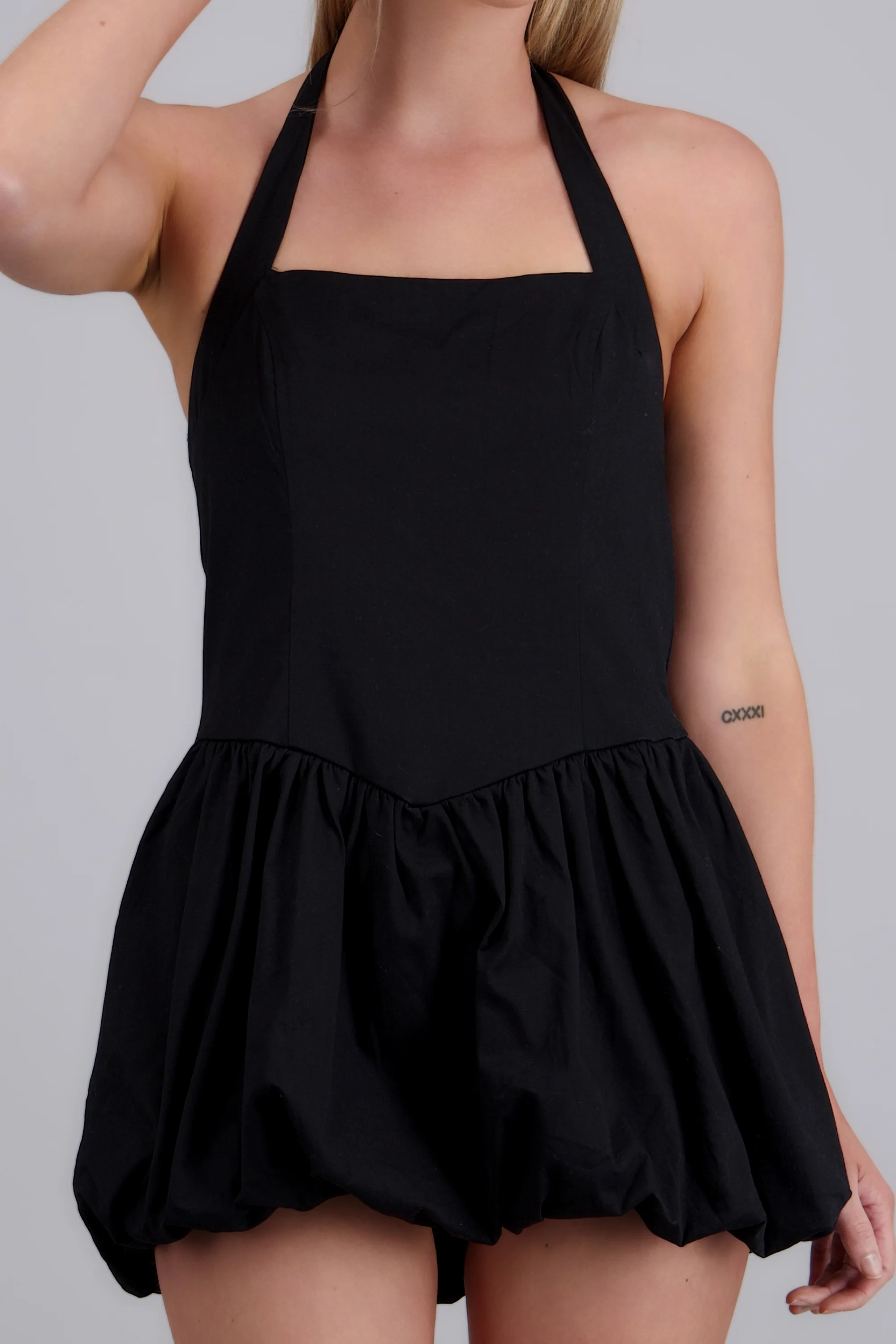 Vestido escote halter falda buble - Image 5