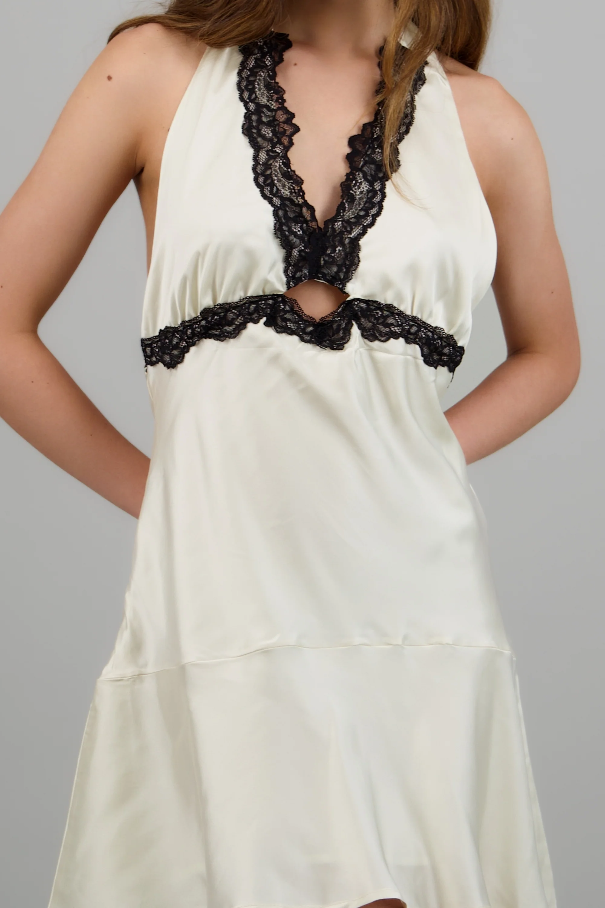 Vestido halter con encaje - Image 5