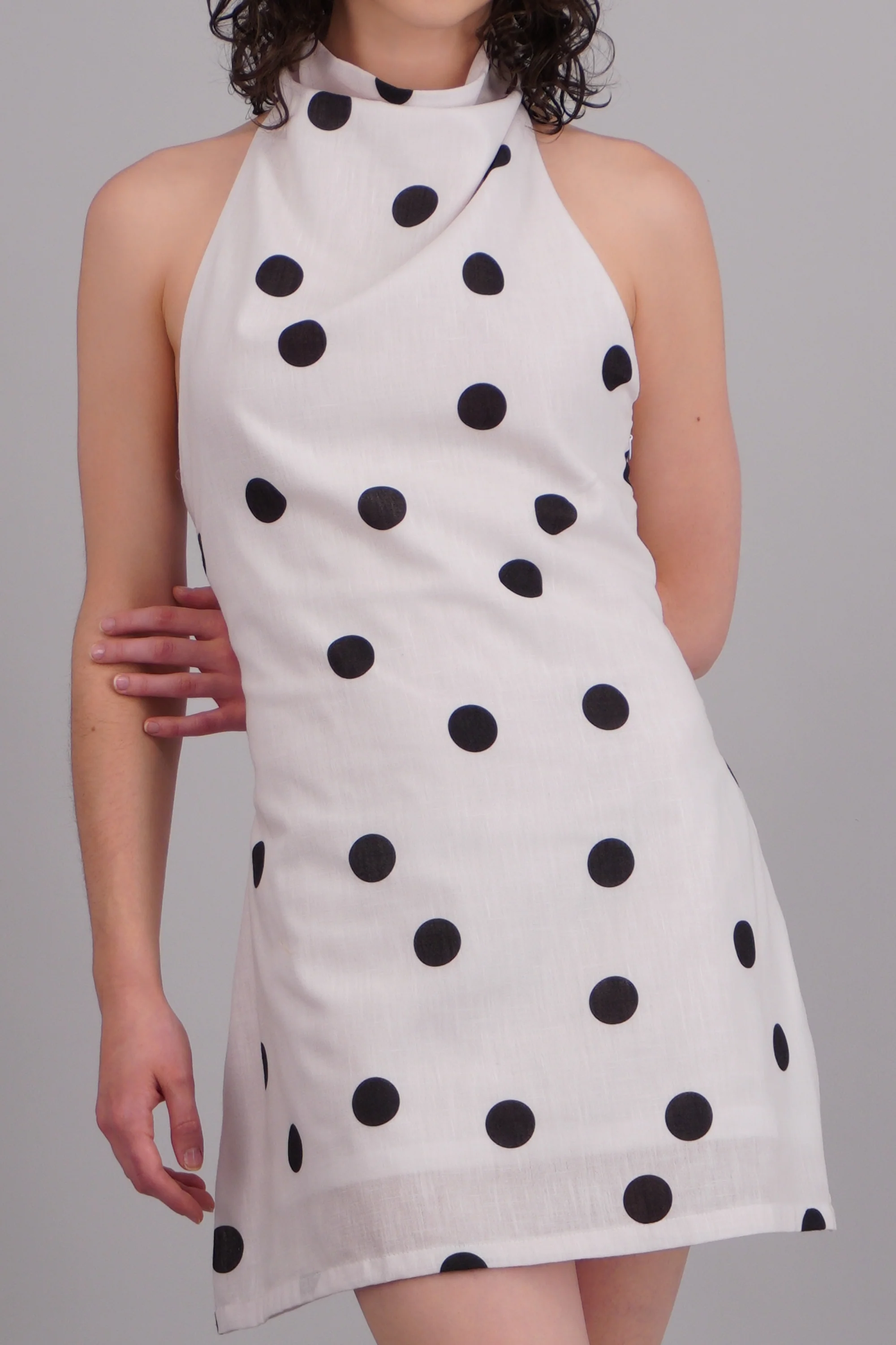 Vestido halter de lino con polka dots - Image 5